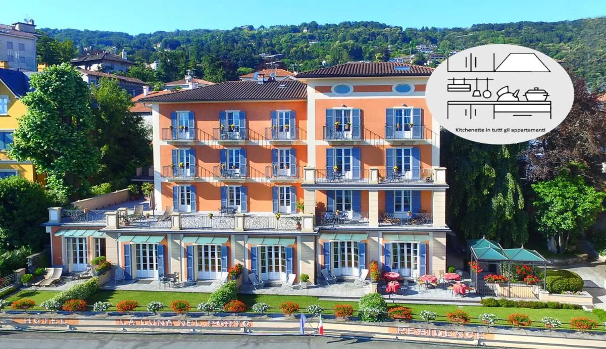 Property building in Hotel Residence La Luna Nel Porto