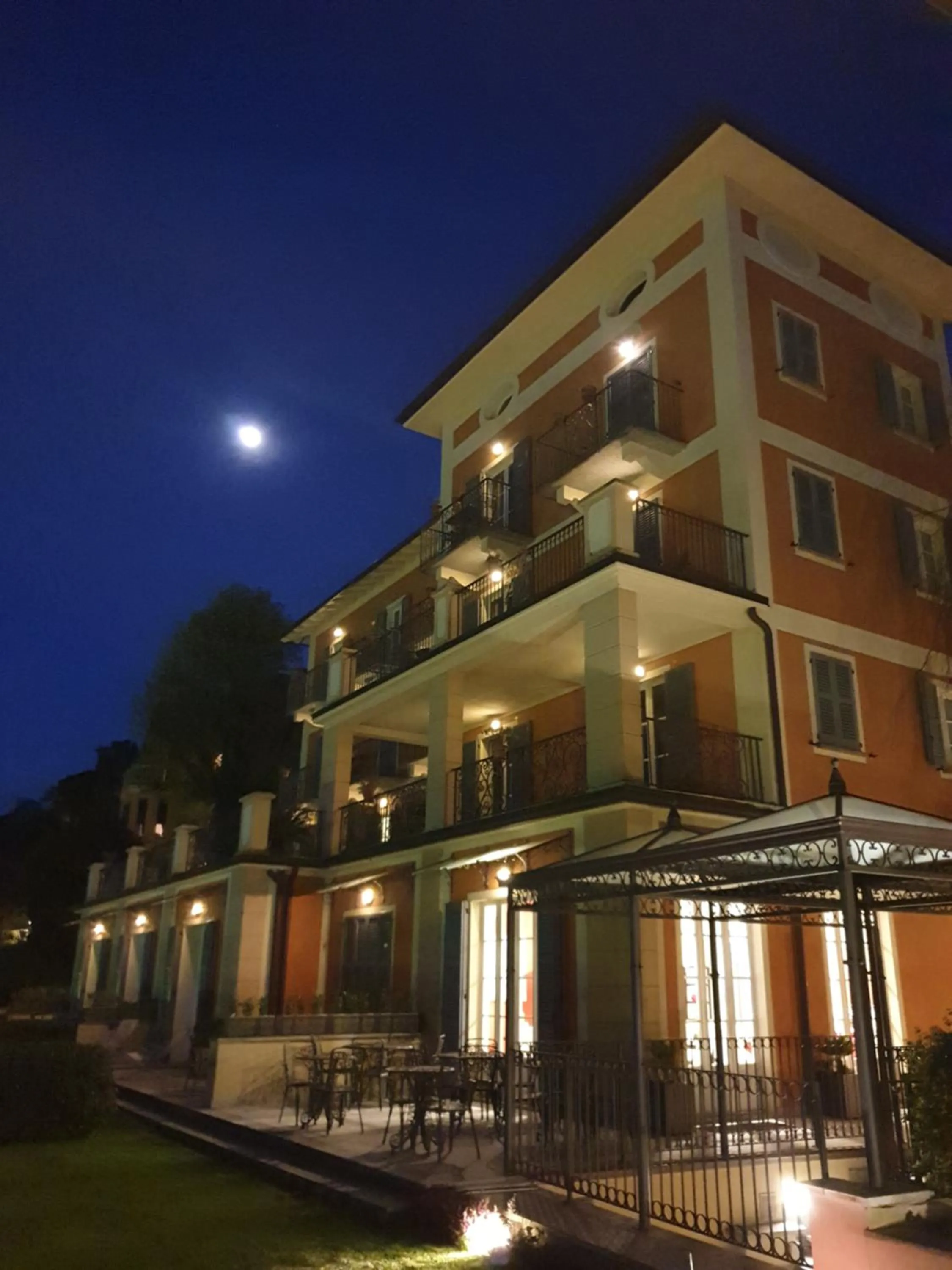Property building in Hotel Residence La Luna Nel Porto