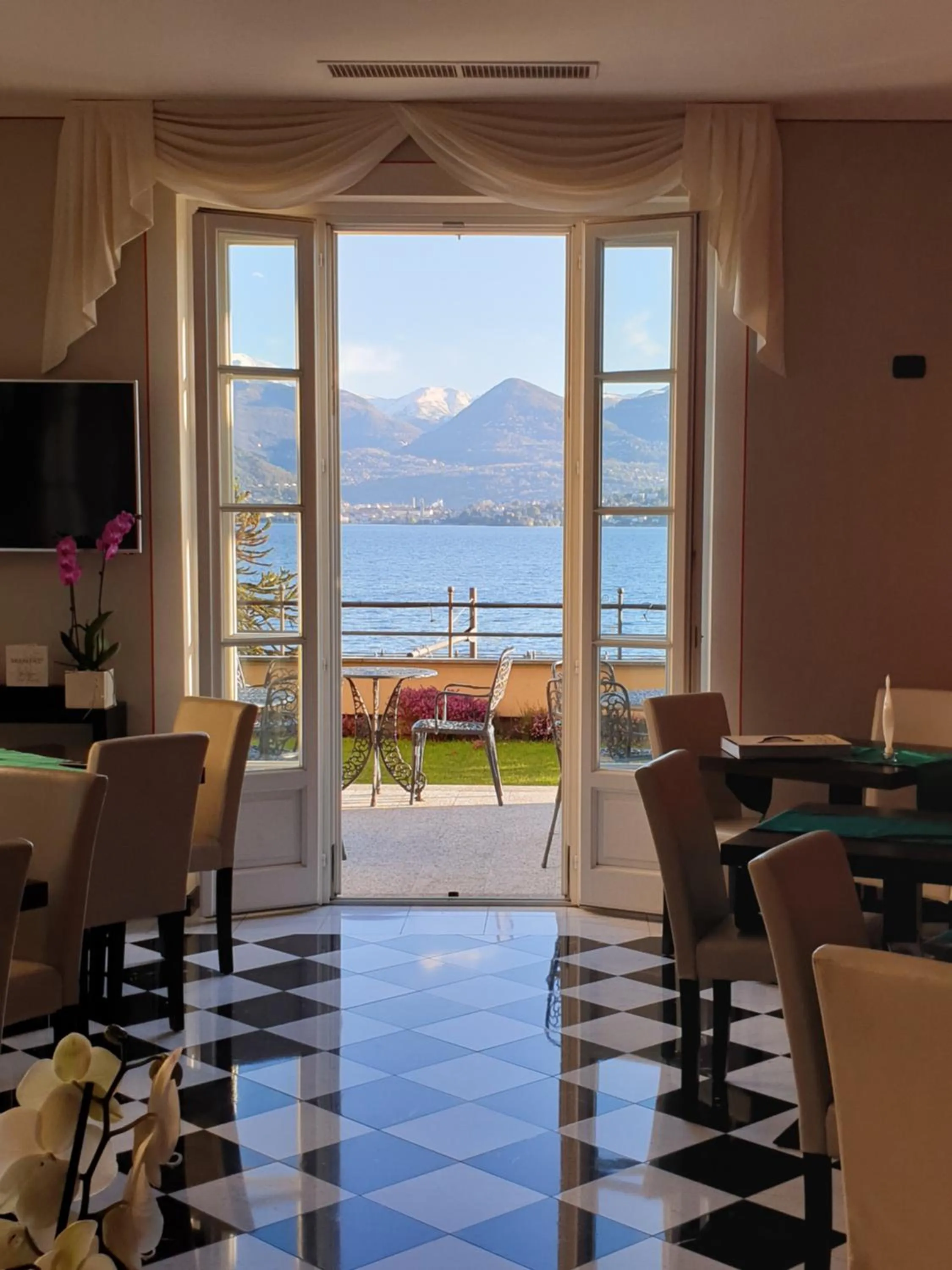 Lake view in Hotel Residence La Luna Nel Porto