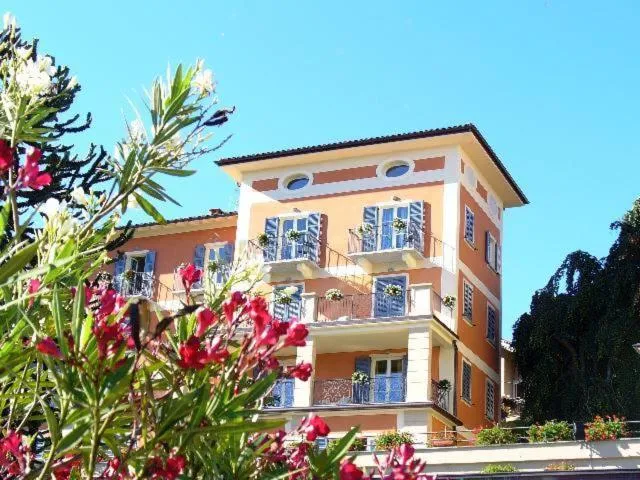 Property building in Hotel Residence La Luna Nel Porto