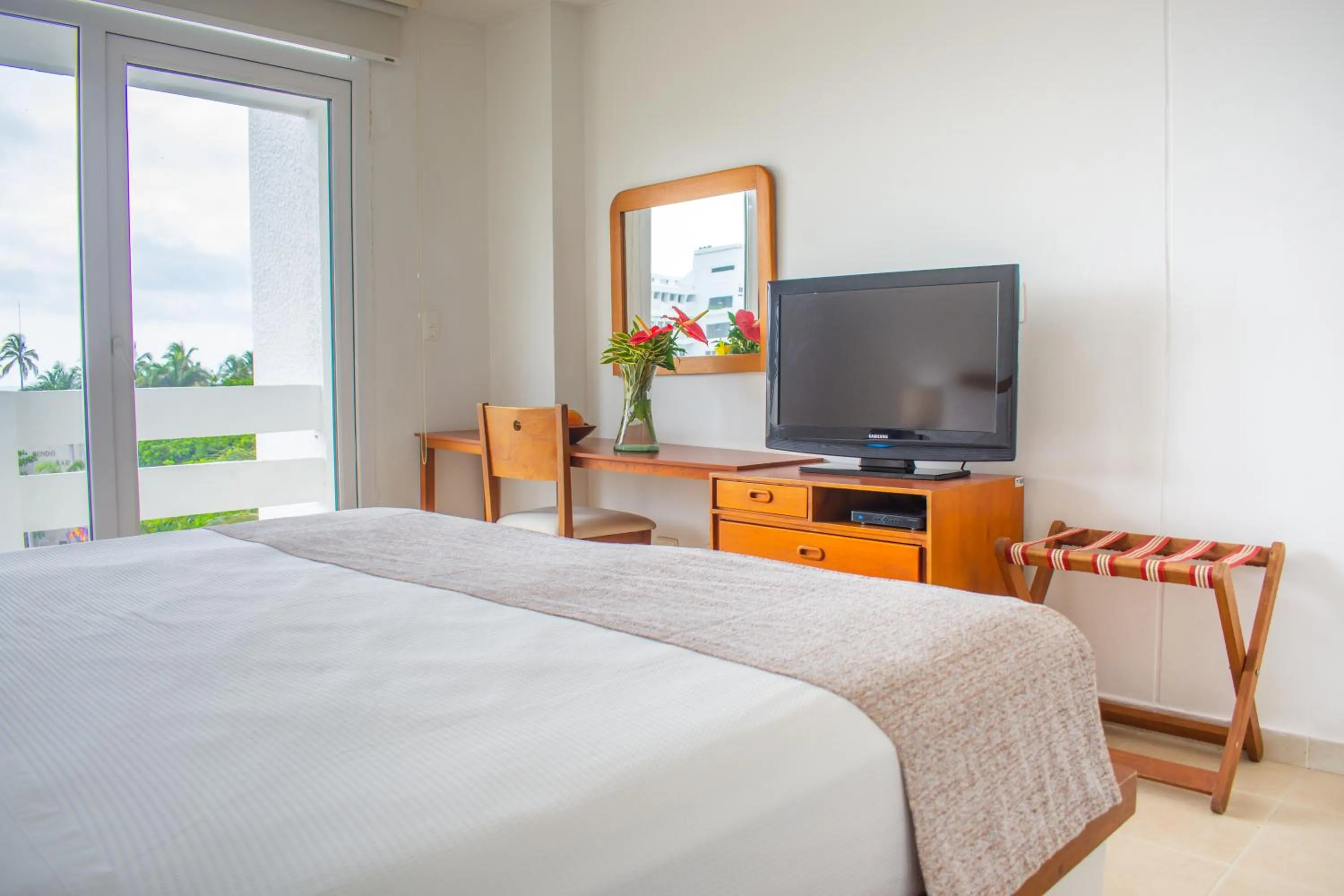 Communal lounge/ TV room, Bed in Blu Hotel by Tamaca