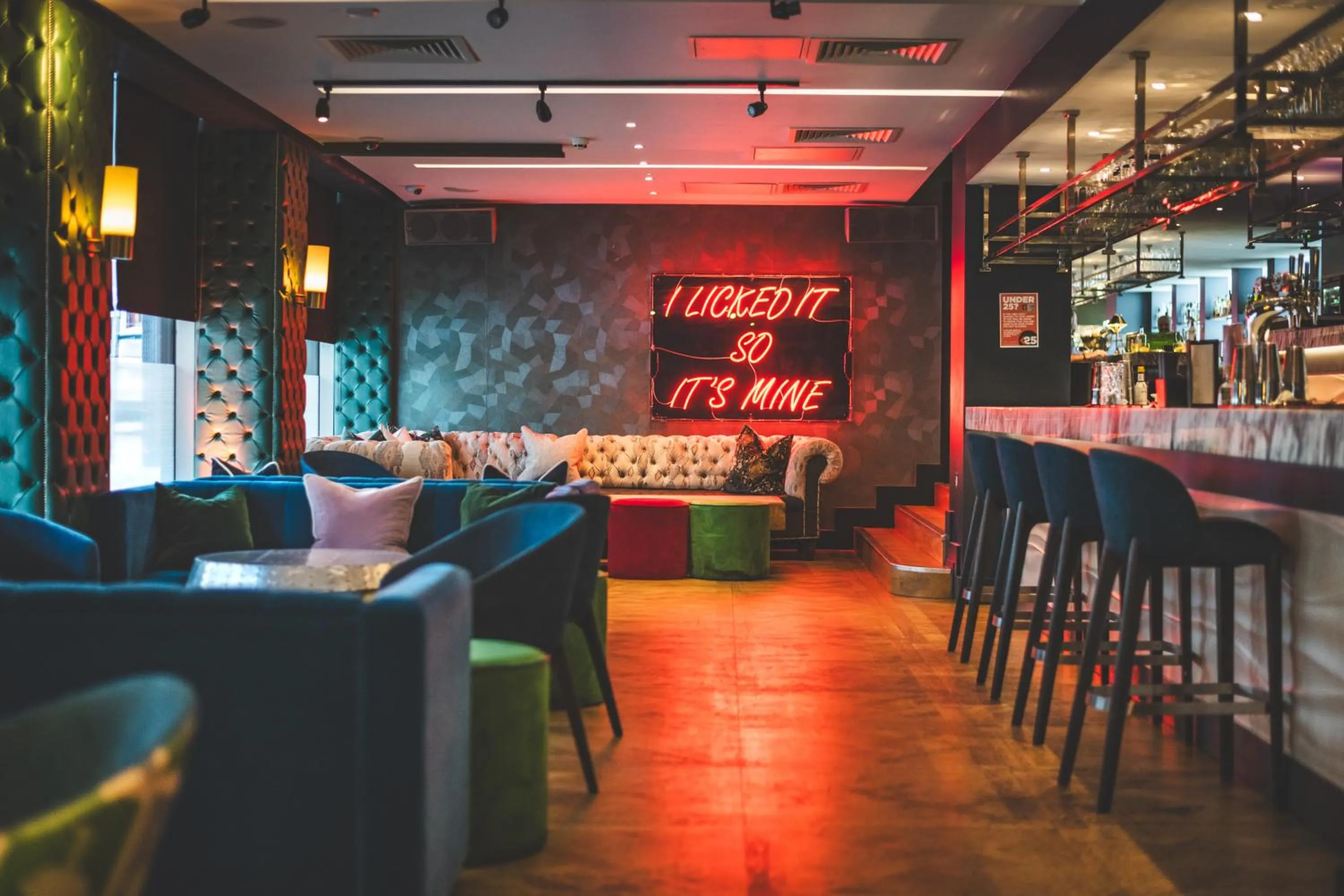 Lounge or bar in Harbour Hotel & Spa Guildford