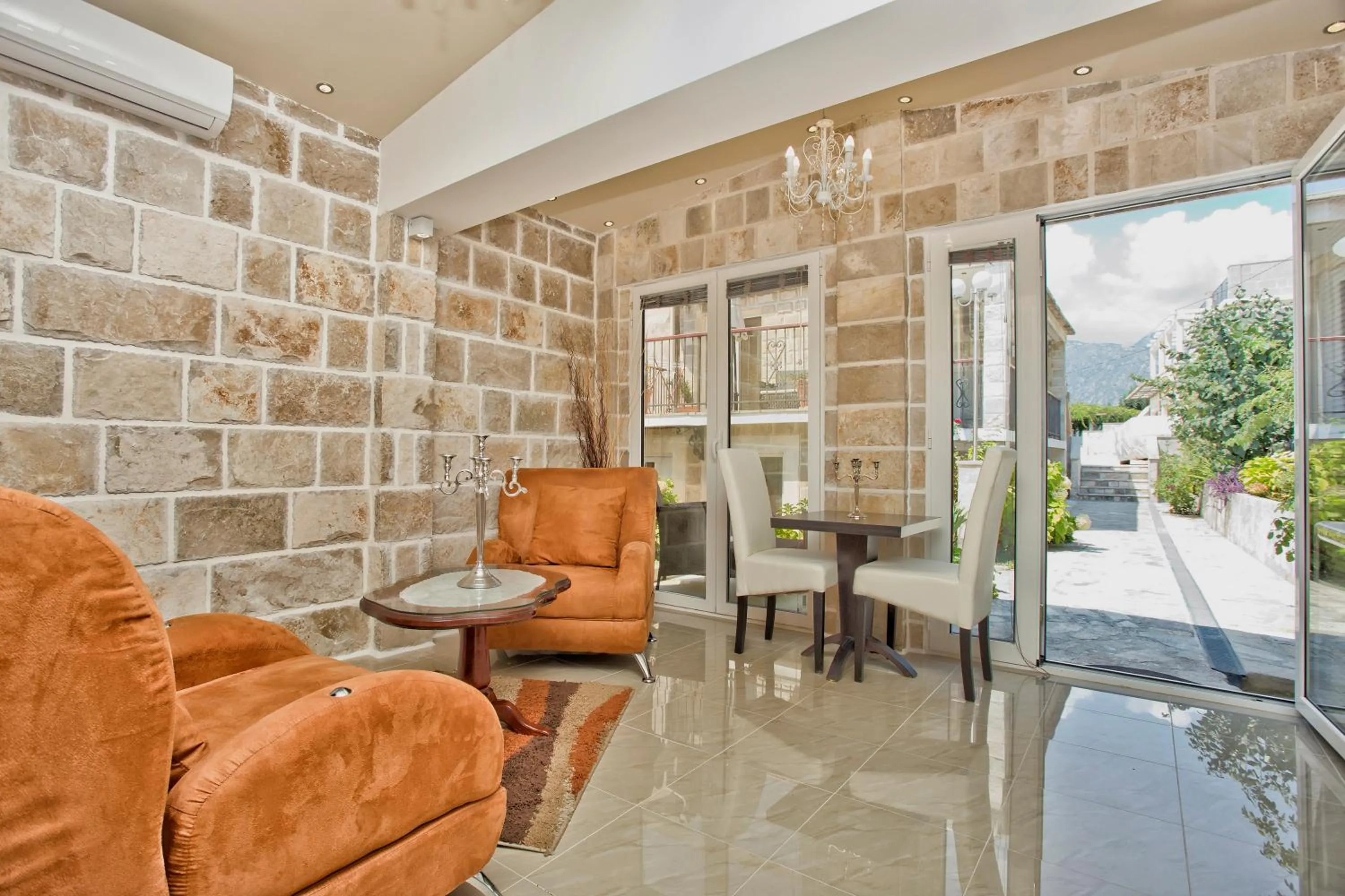One-Bedroom Apartment with Balcony and Partial Sea View in Apartments Admiral