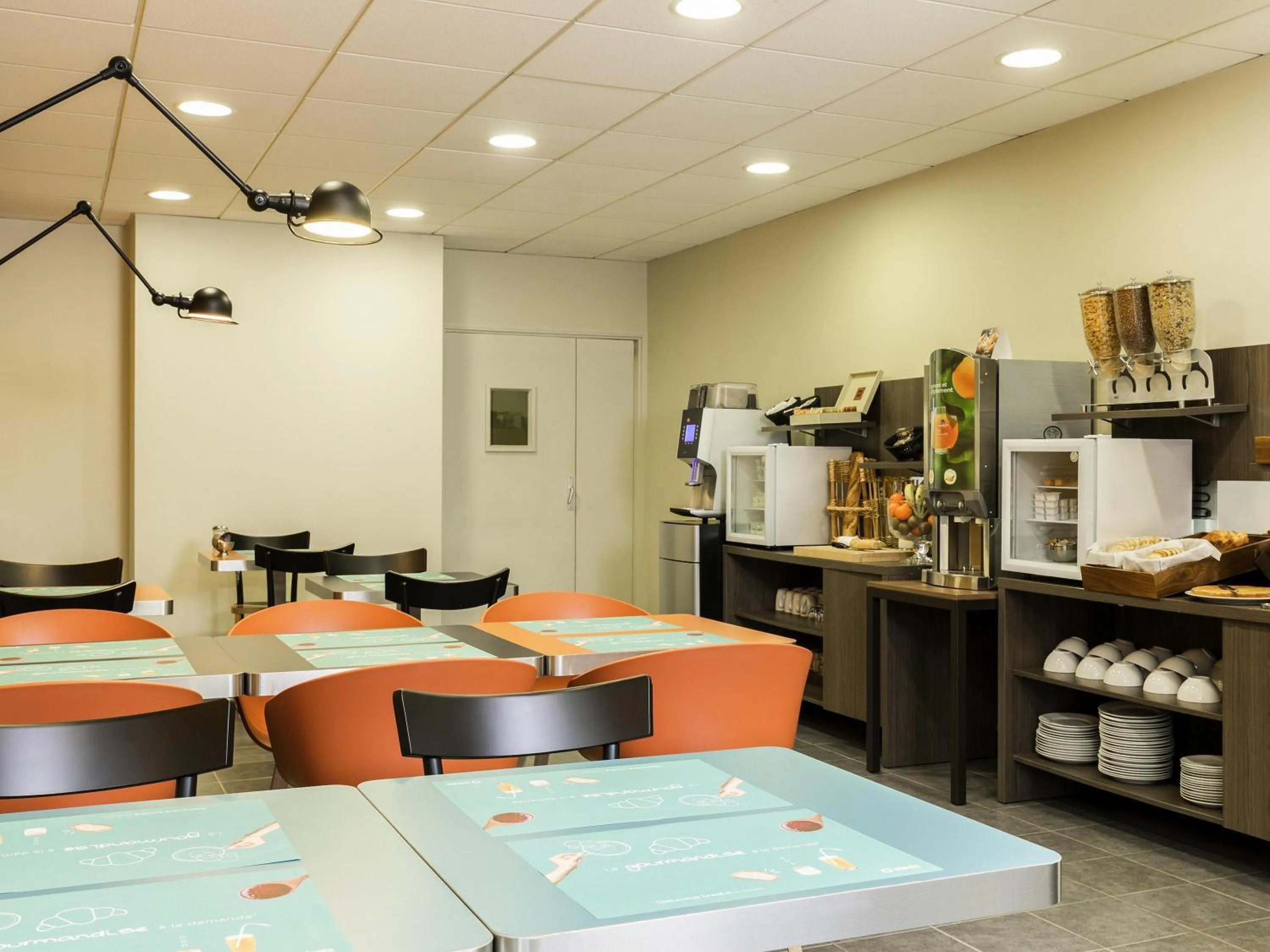 Breakfast in Aparthotel Adagio Access Paris Asnières