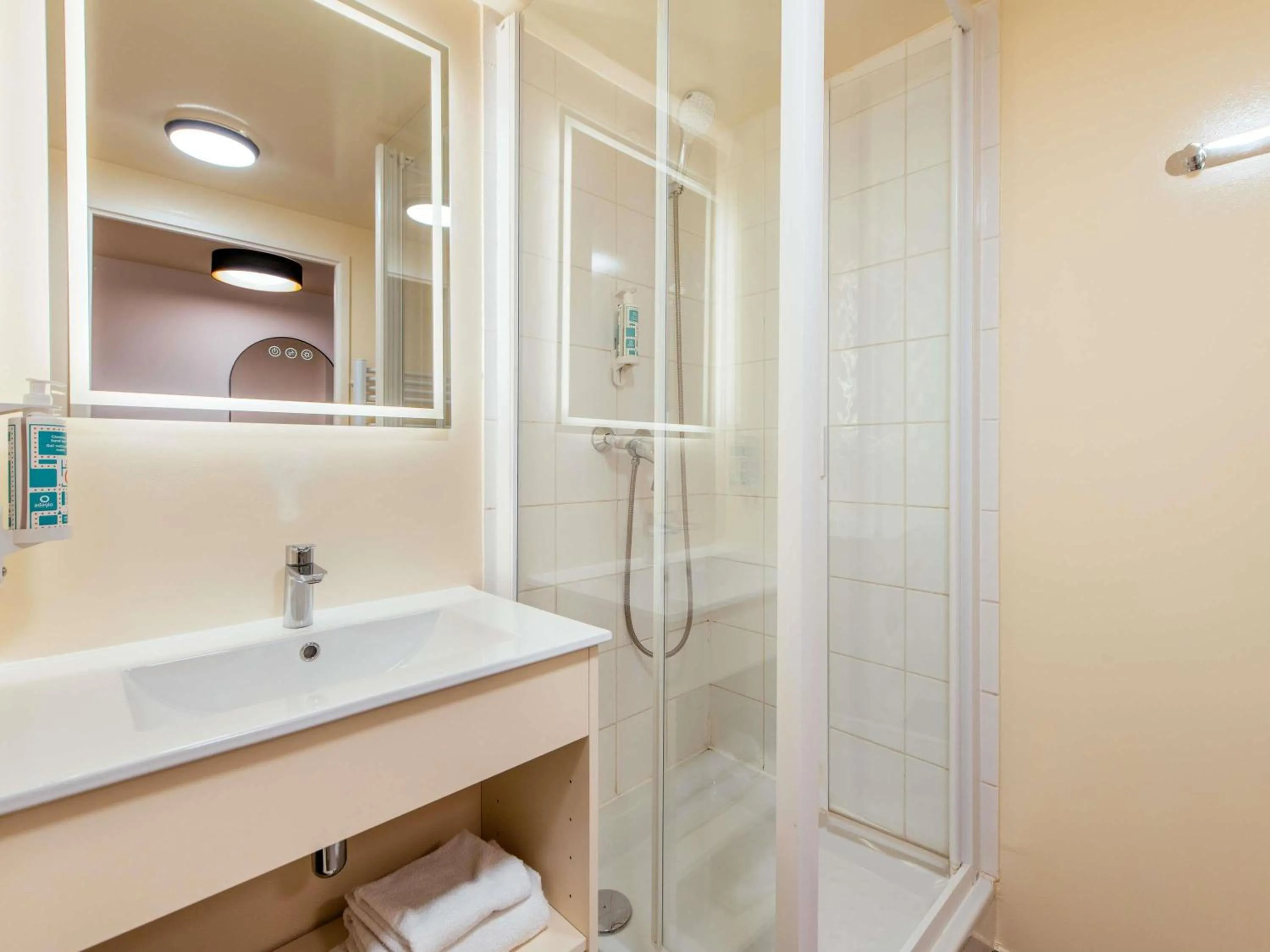 Bedroom in Aparthotel Adagio Access Paris Asnières