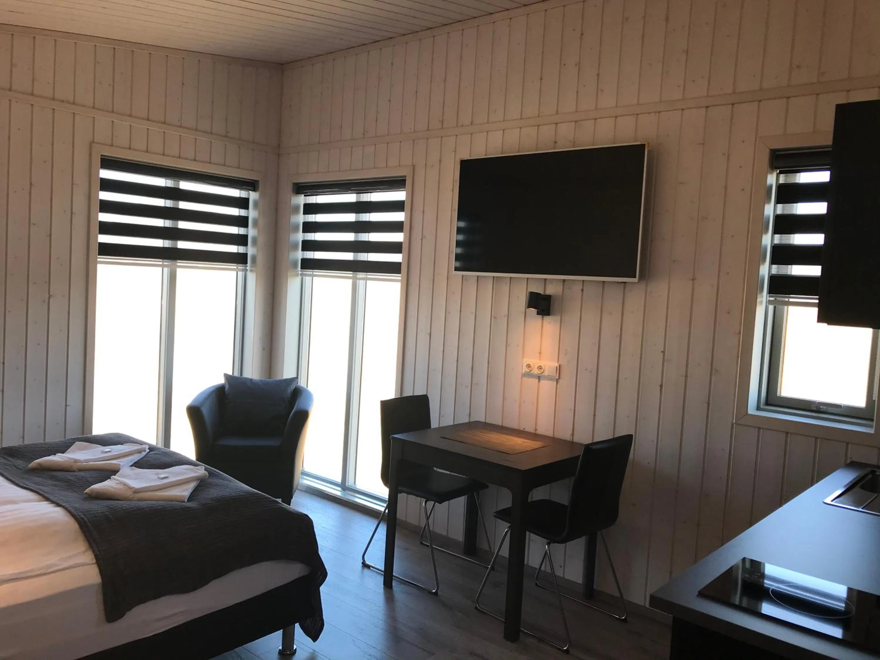 TV and multimedia, Bed in Afternoon Cottages