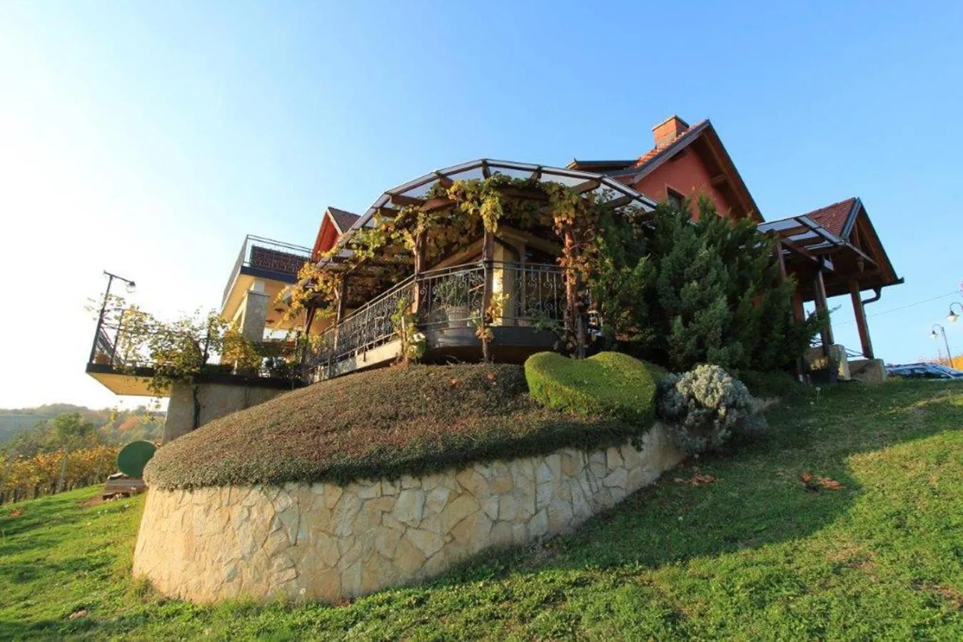 Property building in Tourism Tompa