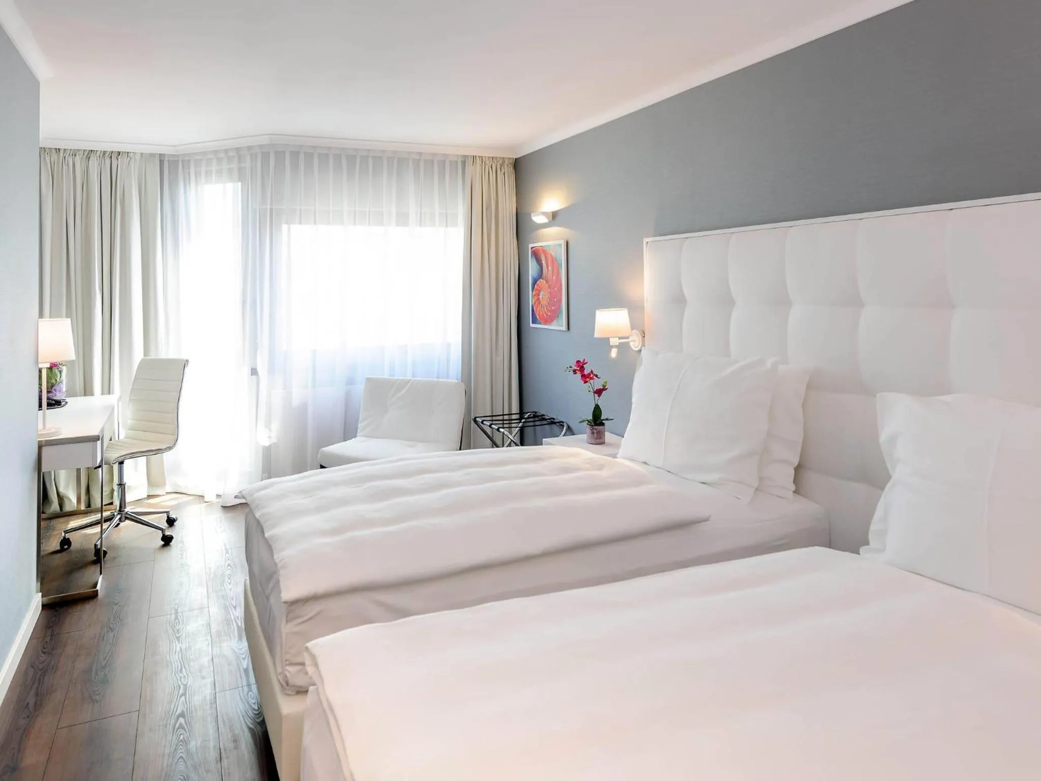 Bedroom, Bed in Mercure Hotel Raphael Wien