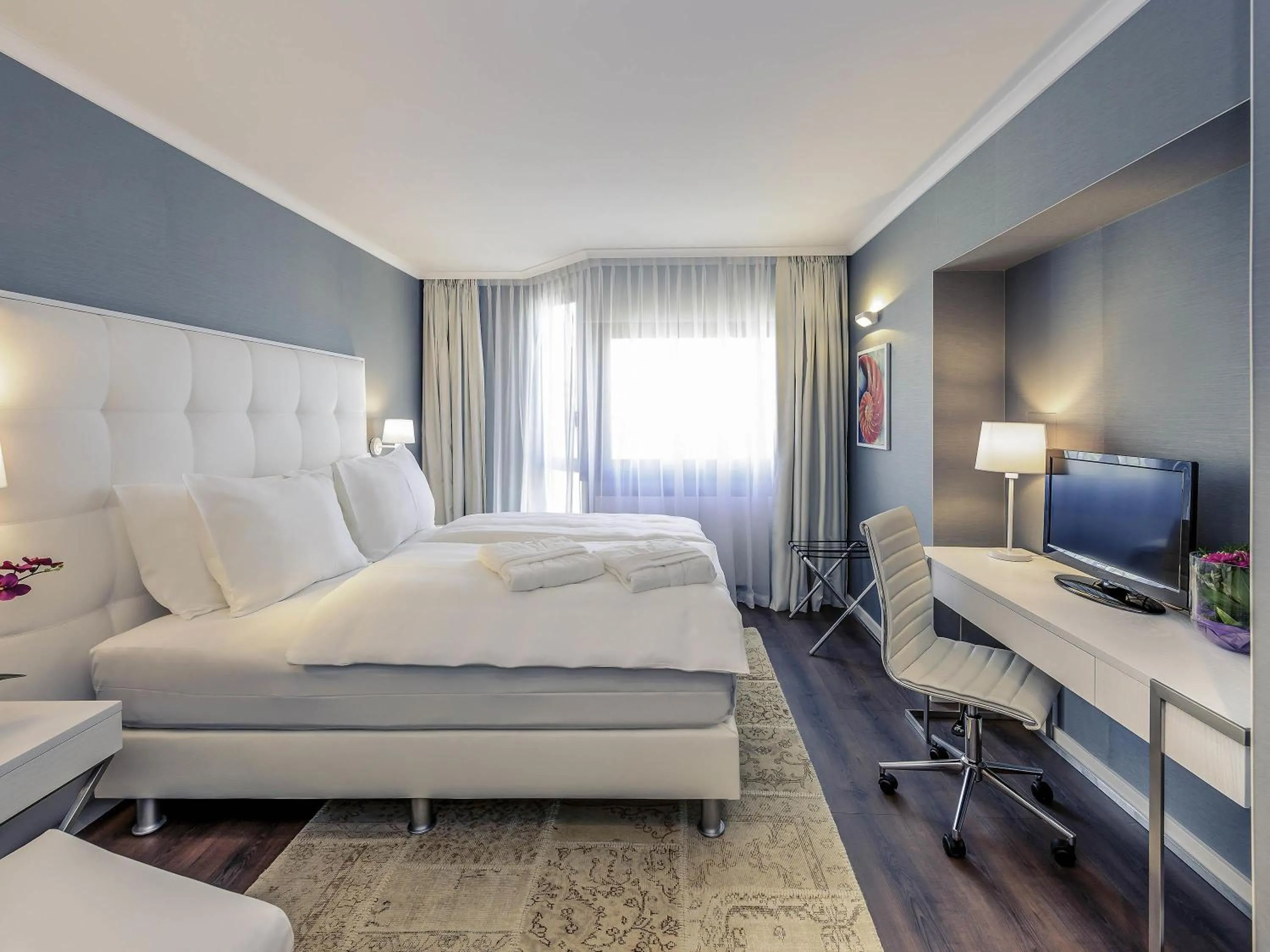 Bedroom, Bed in Mercure Hotel Raphael Wien