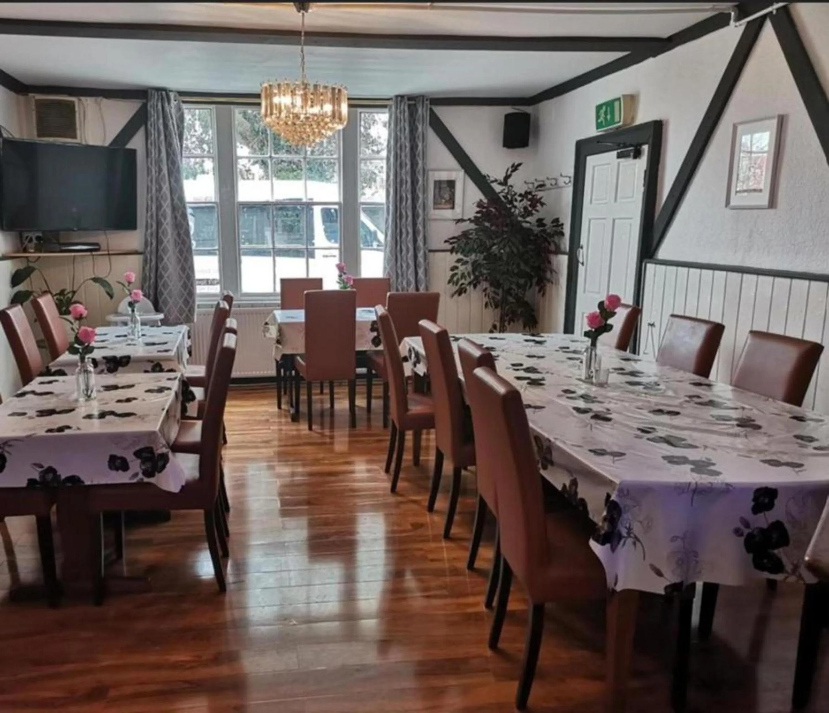 Restaurant/places to eat in Swan Inn, Heathrow Airport