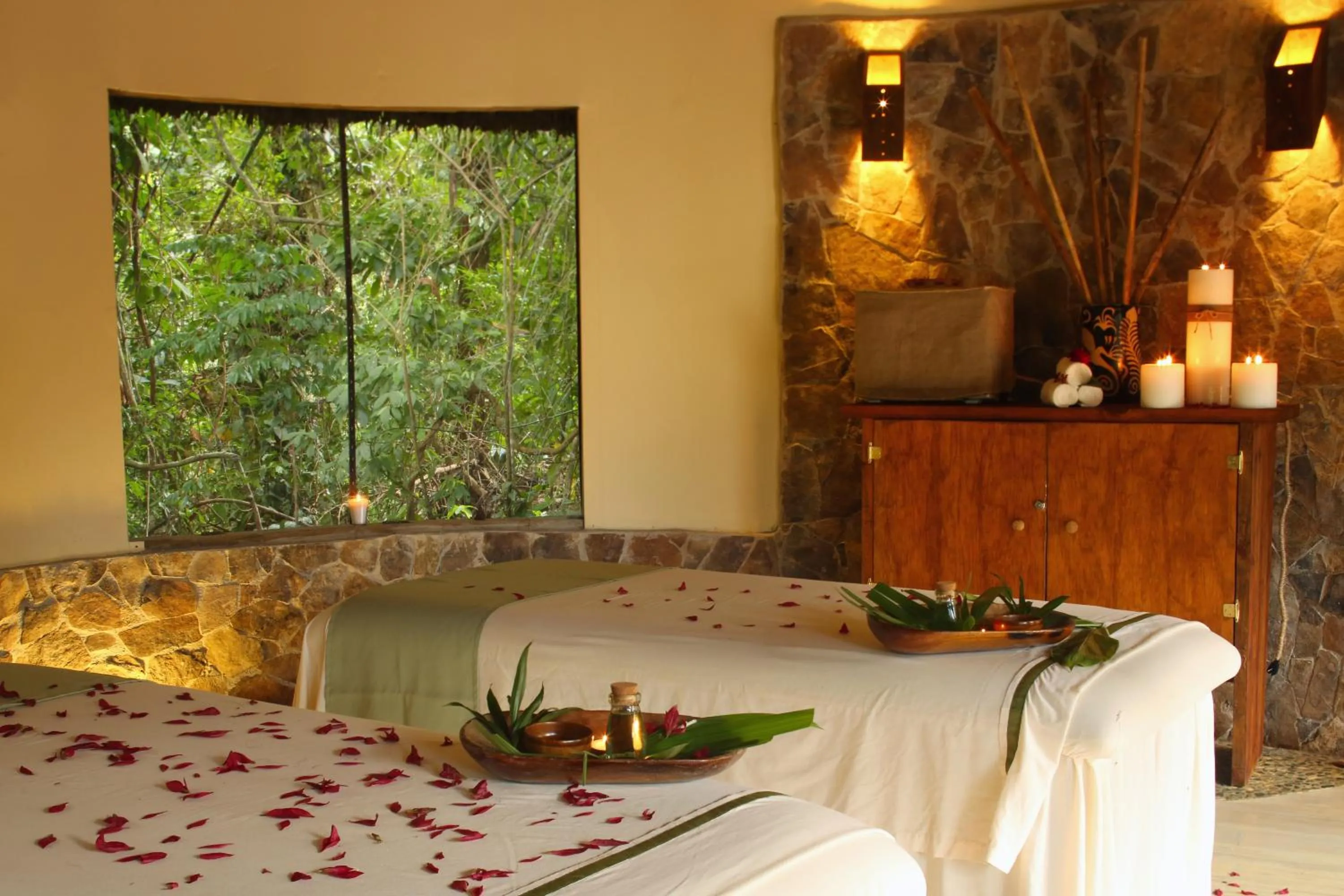 Massage, Bed in The Lodge at Pico Bonito