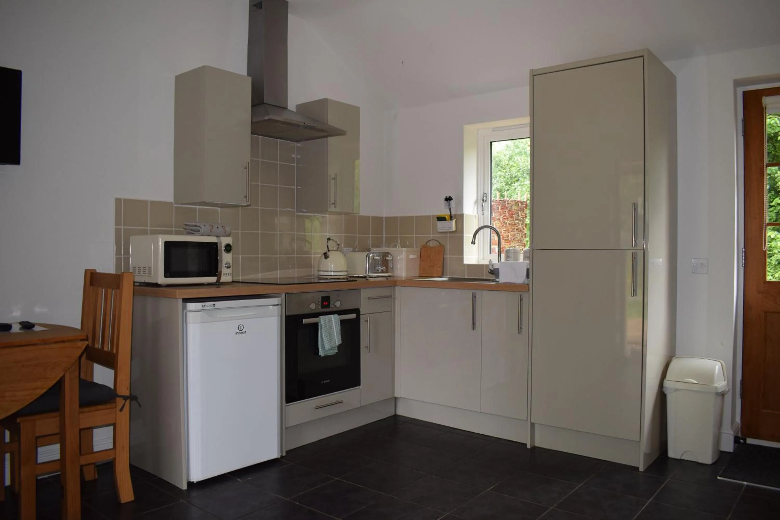 Kitchen or kitchenette in Upper Wood End Farm Holiday Cottages