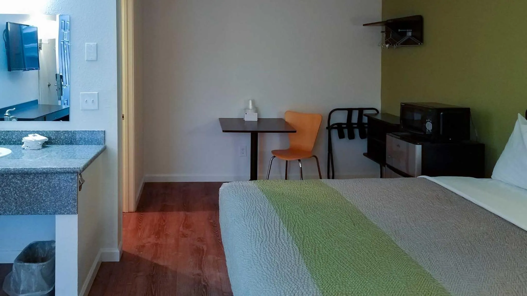 Bed in Motel 6-Burlington, WA