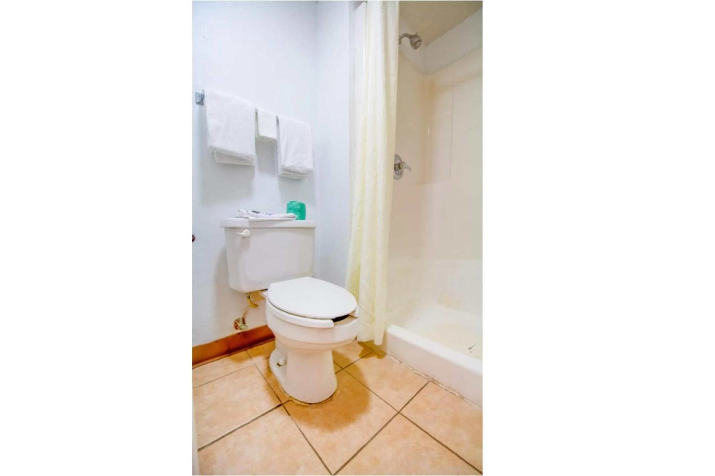 Bathroom in Studio Inn Extended Stay Oklahoma City Airport by OYO