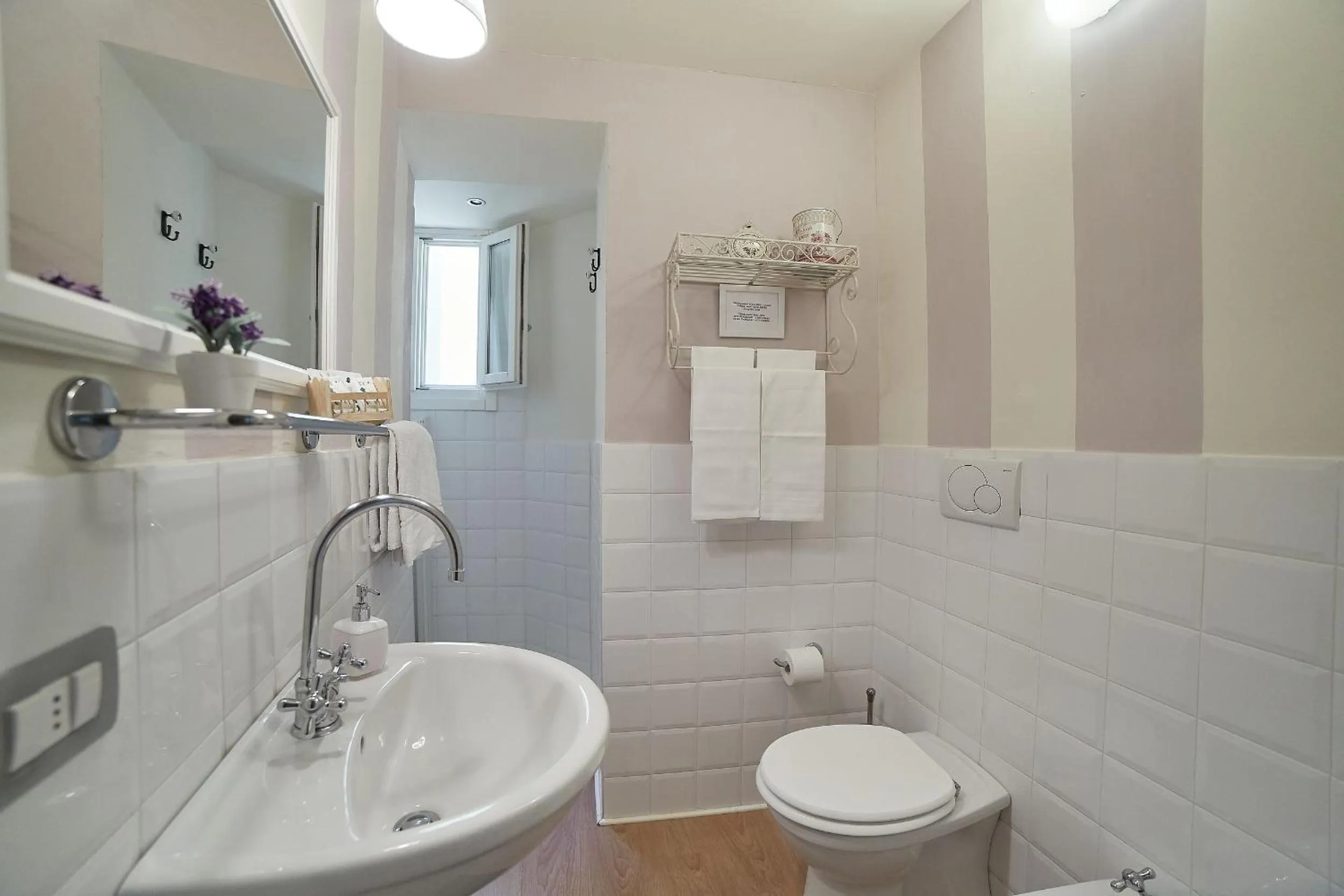 Shower in B&B Di Piazza Del Duomo