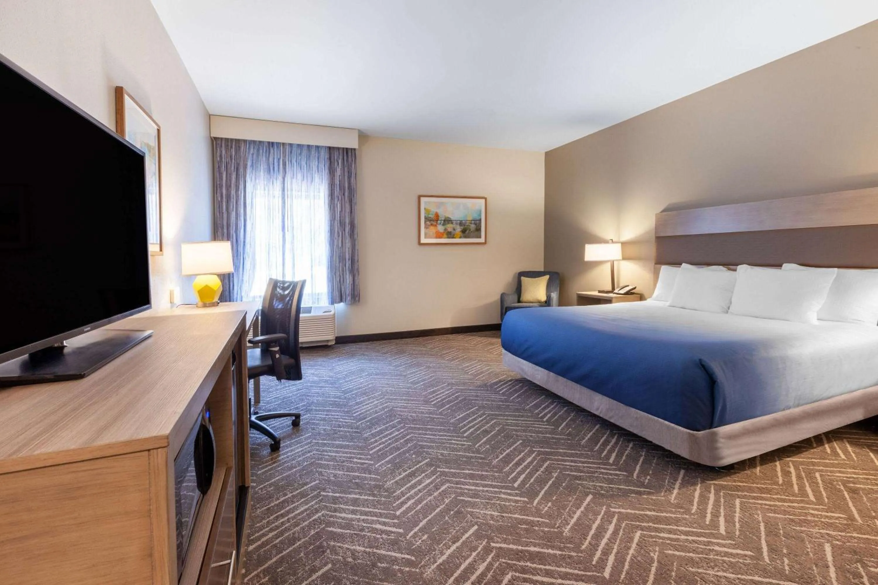 Photo of the whole room, Bed in La Quinta Inn & Suites by Wyndham Middletown-Goshen