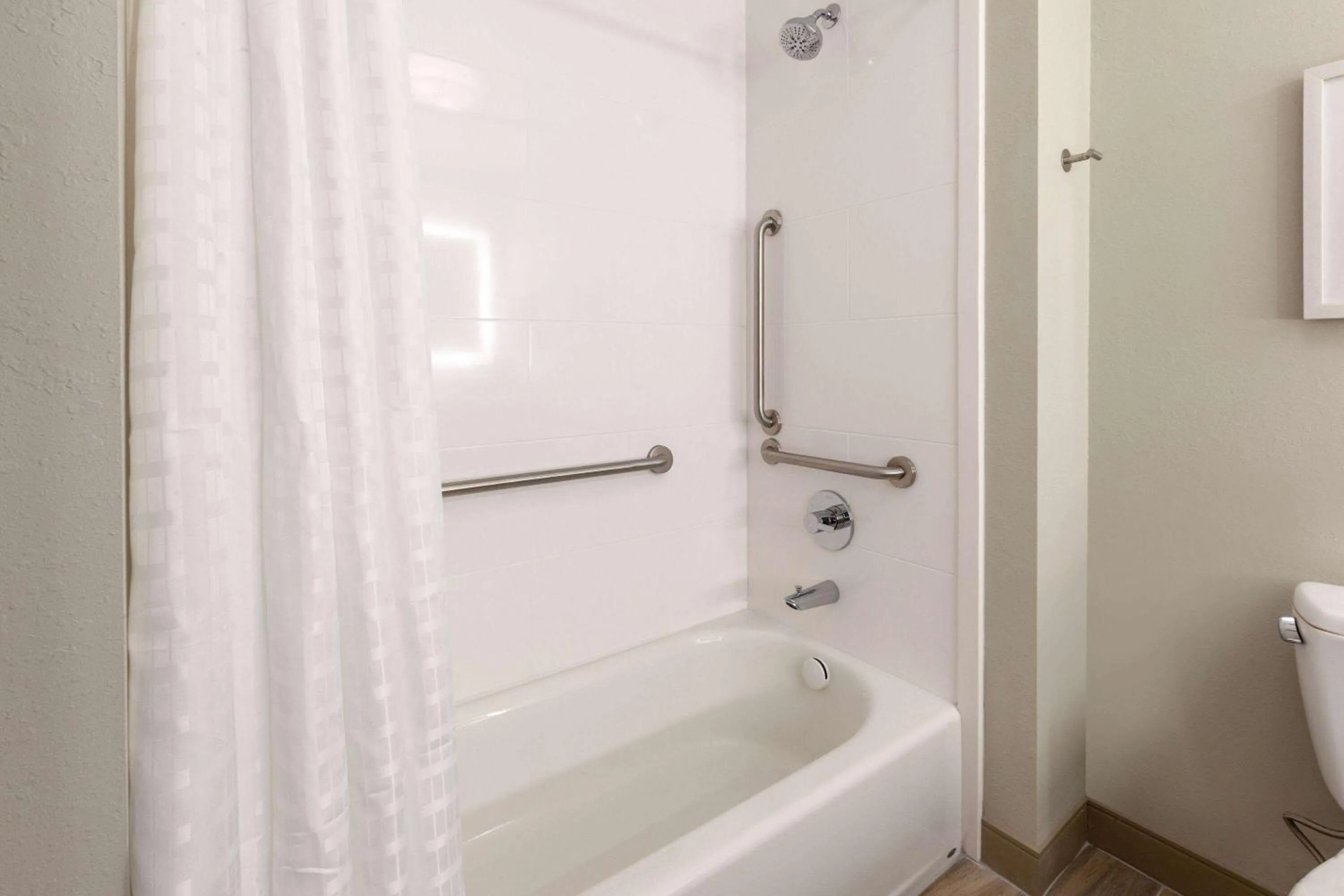 Shower in La Quinta Inn & Suites by Wyndham Middletown-Goshen