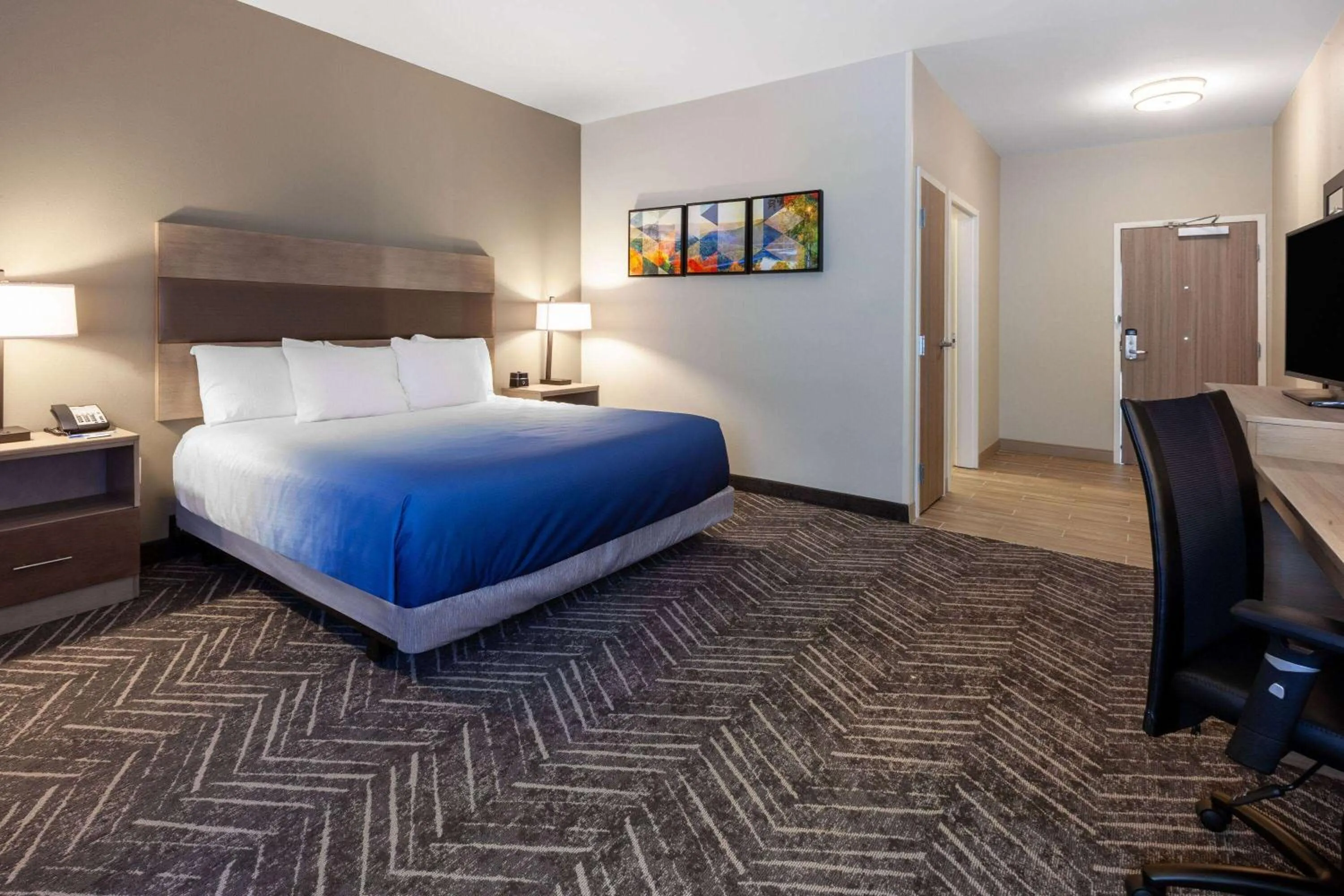 Photo of the whole room, Bed in La Quinta Inn & Suites by Wyndham Middletown-Goshen