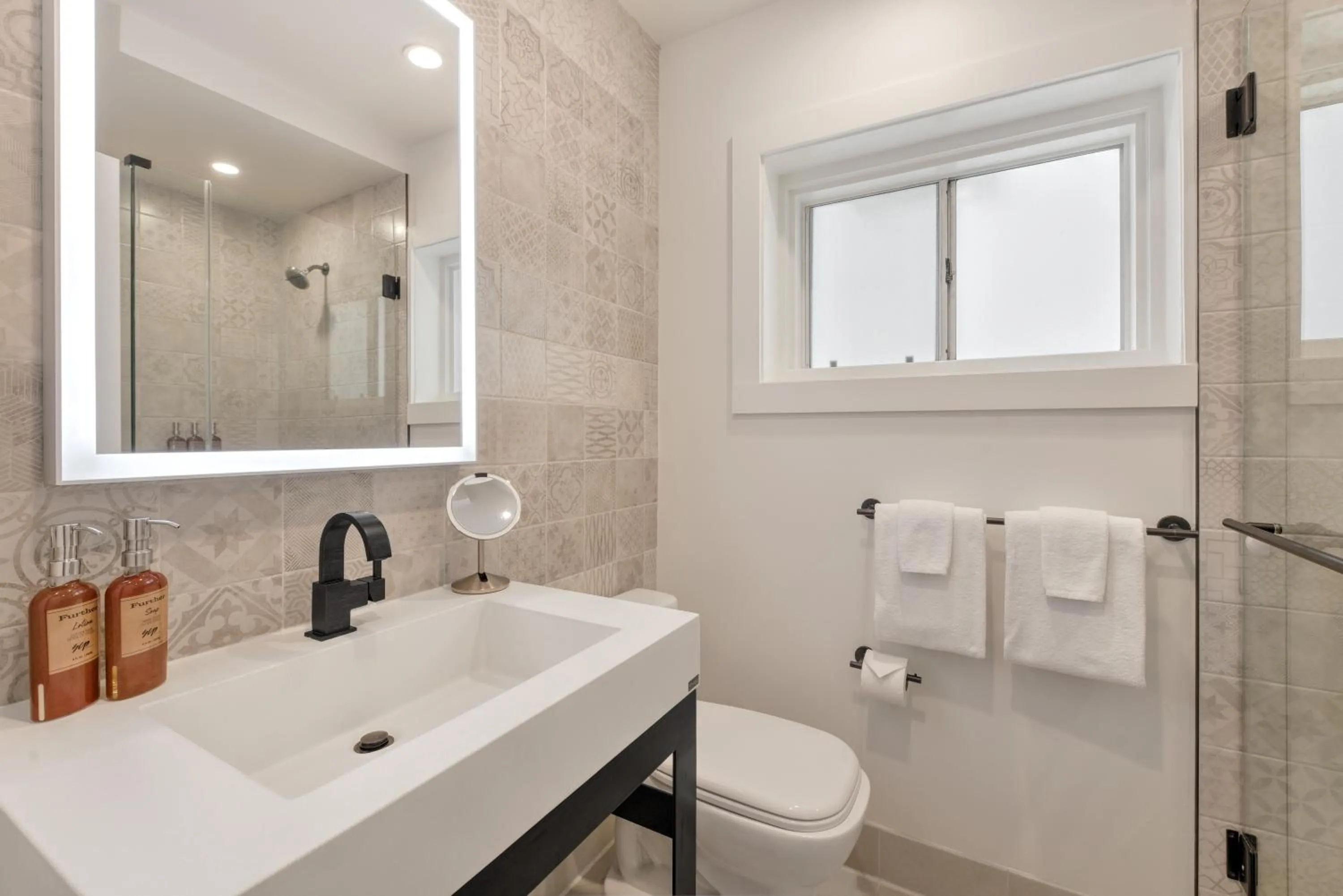 Bathroom in Laguna Surf Lodge by SCP Hotels