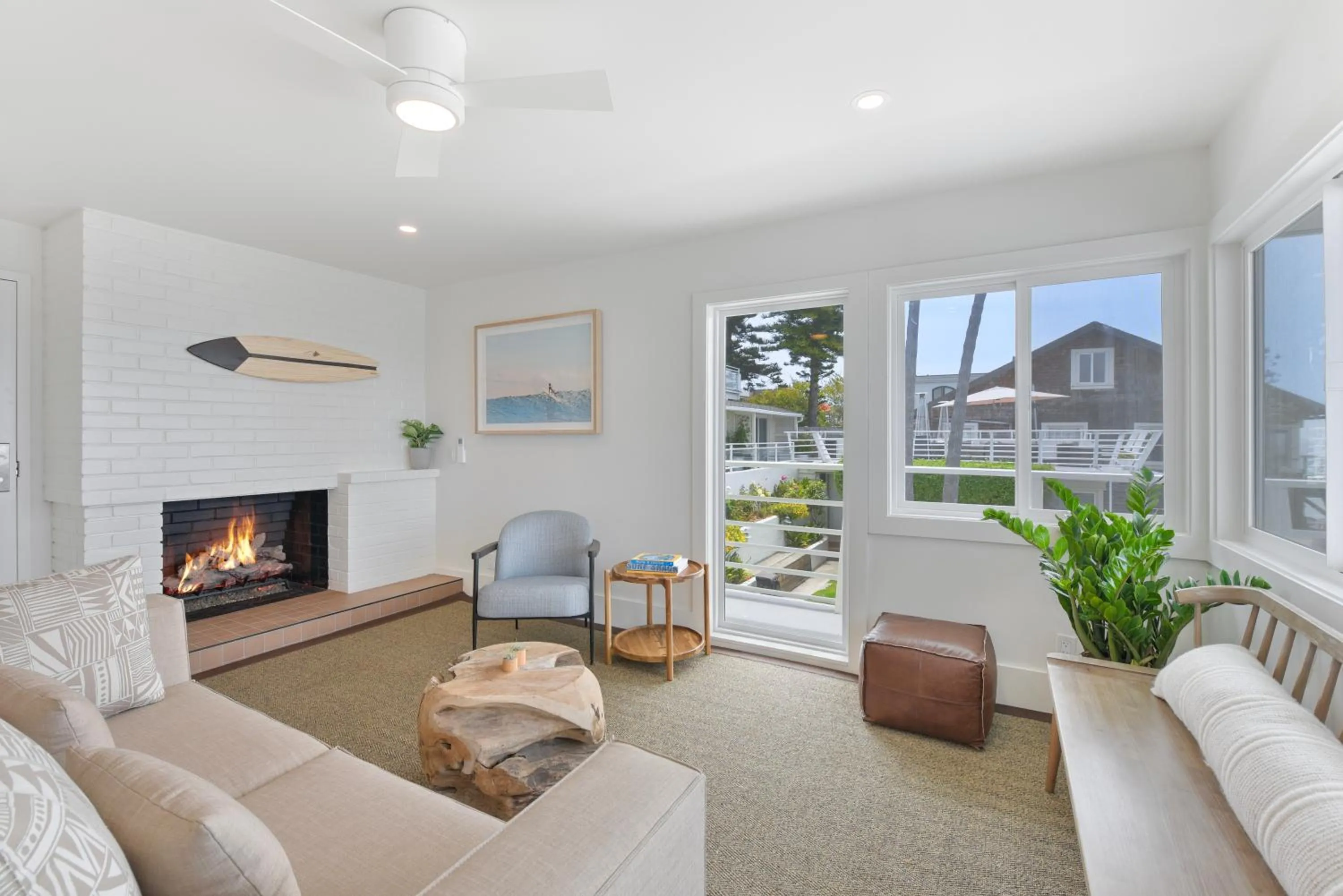 Living room in Laguna Surf Lodge by SCP Hotels