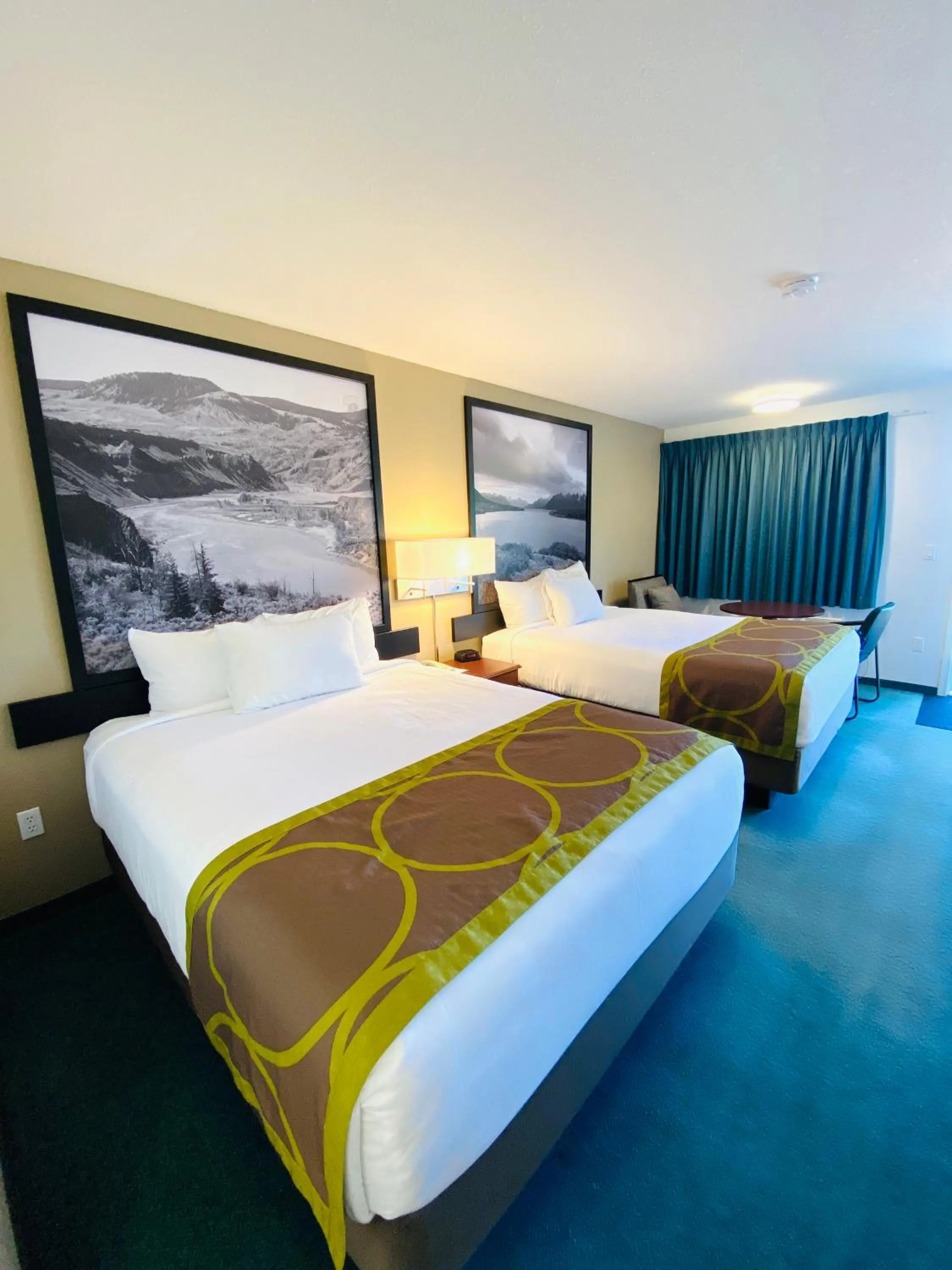 Bed in Super 8 by Wyndham 100 Mile House