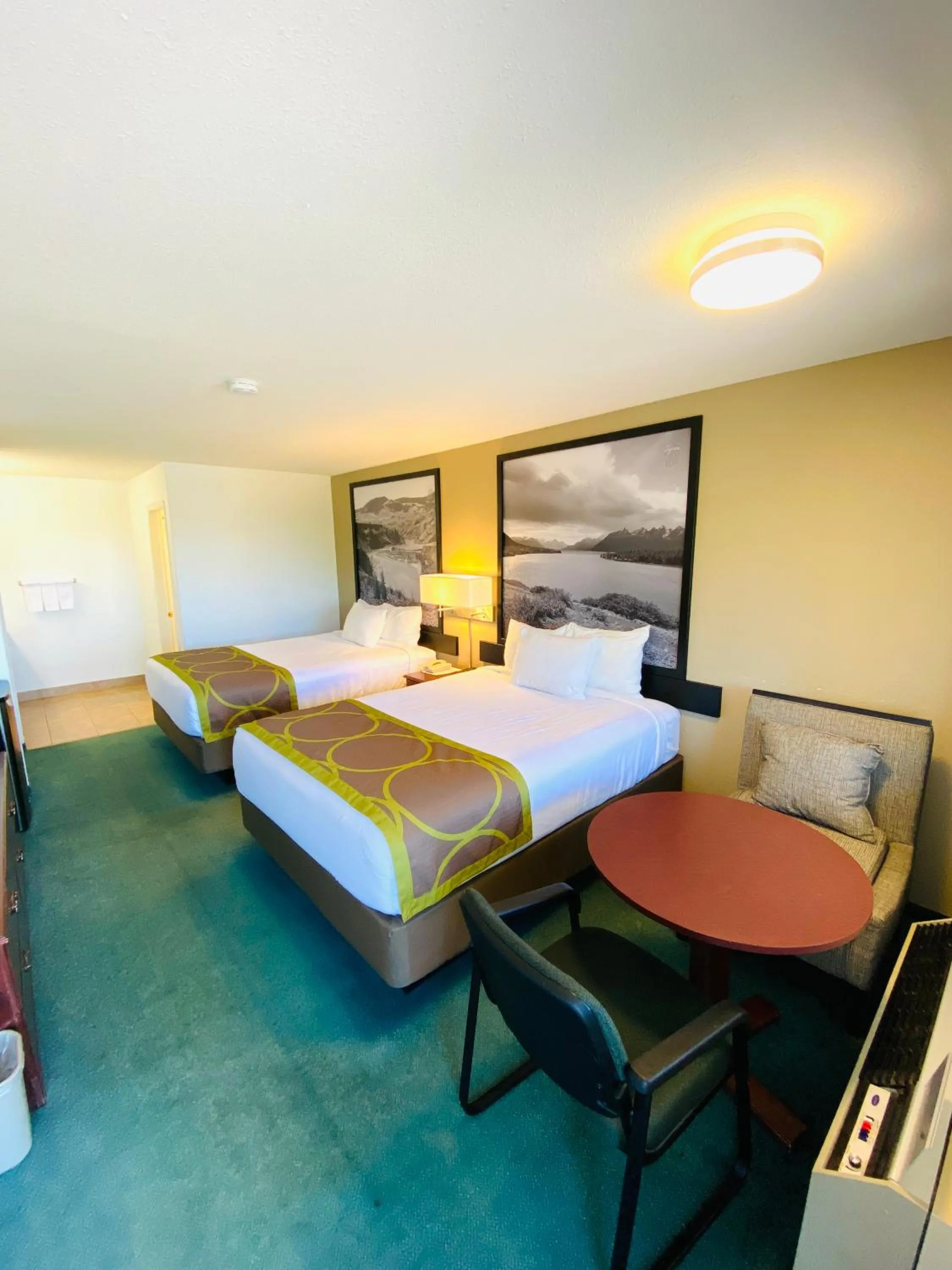 Bed in Super 8 by Wyndham 100 Mile House