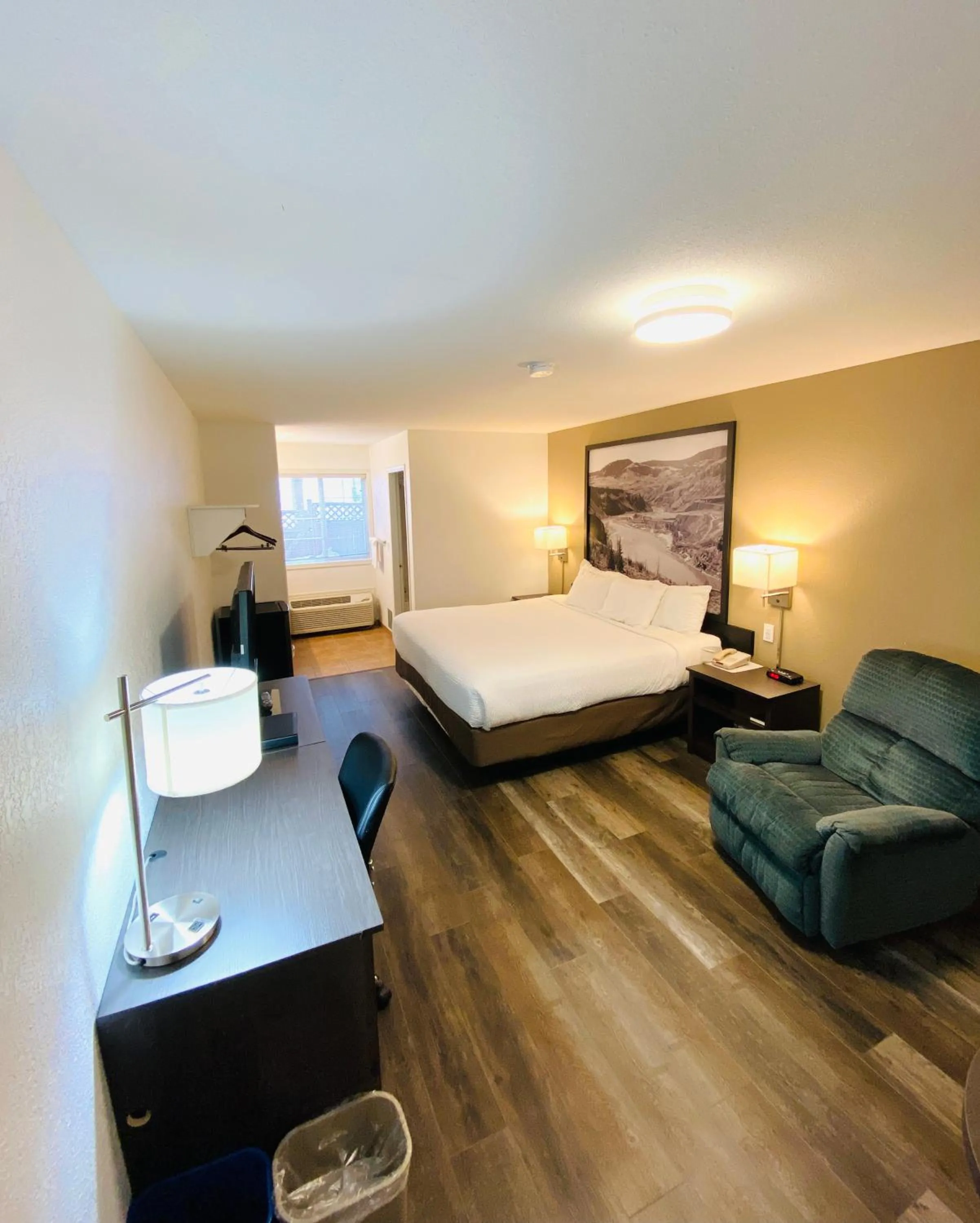 Bed in Super 8 by Wyndham 100 Mile House