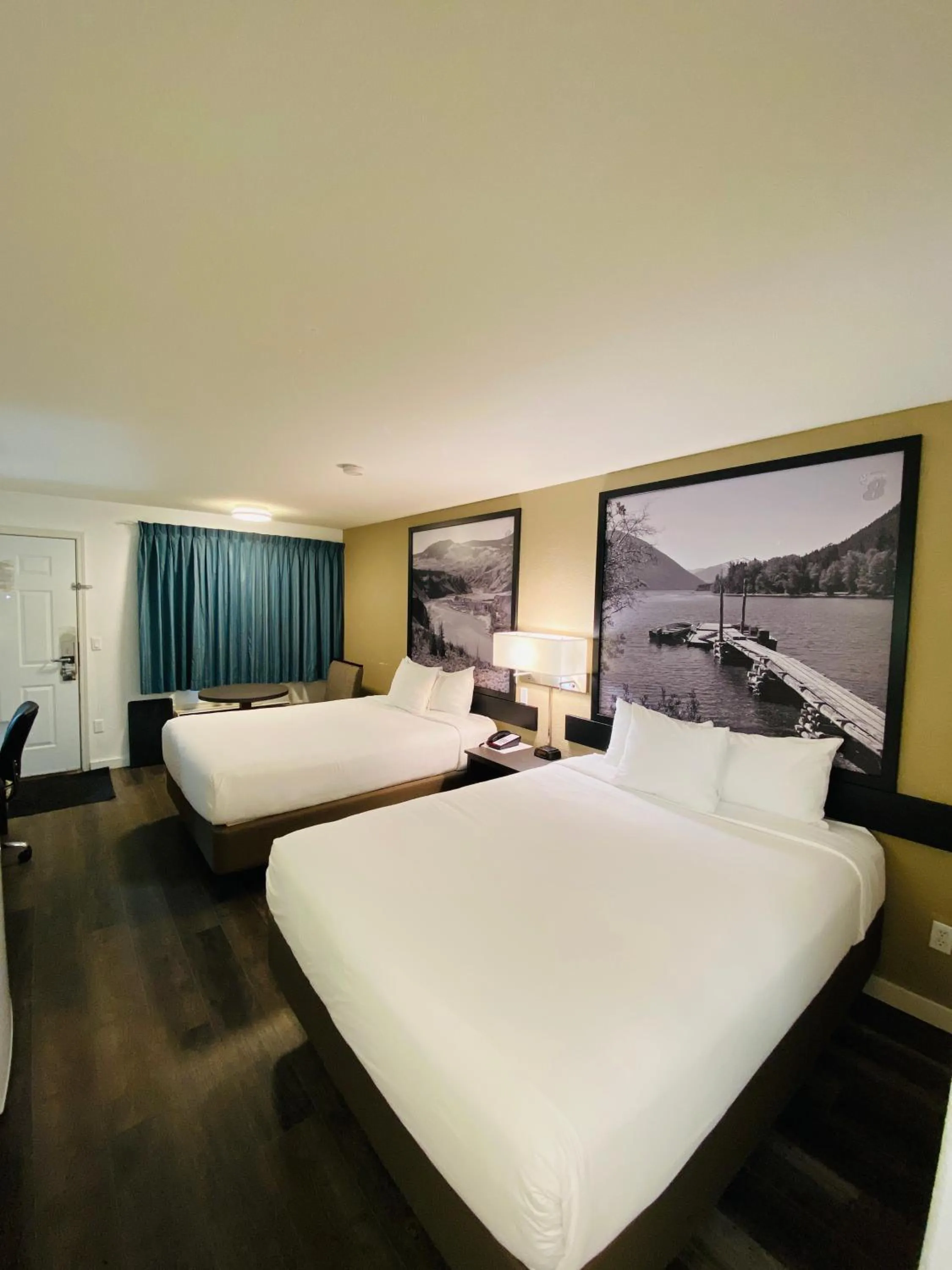 Bed in Super 8 by Wyndham 100 Mile House