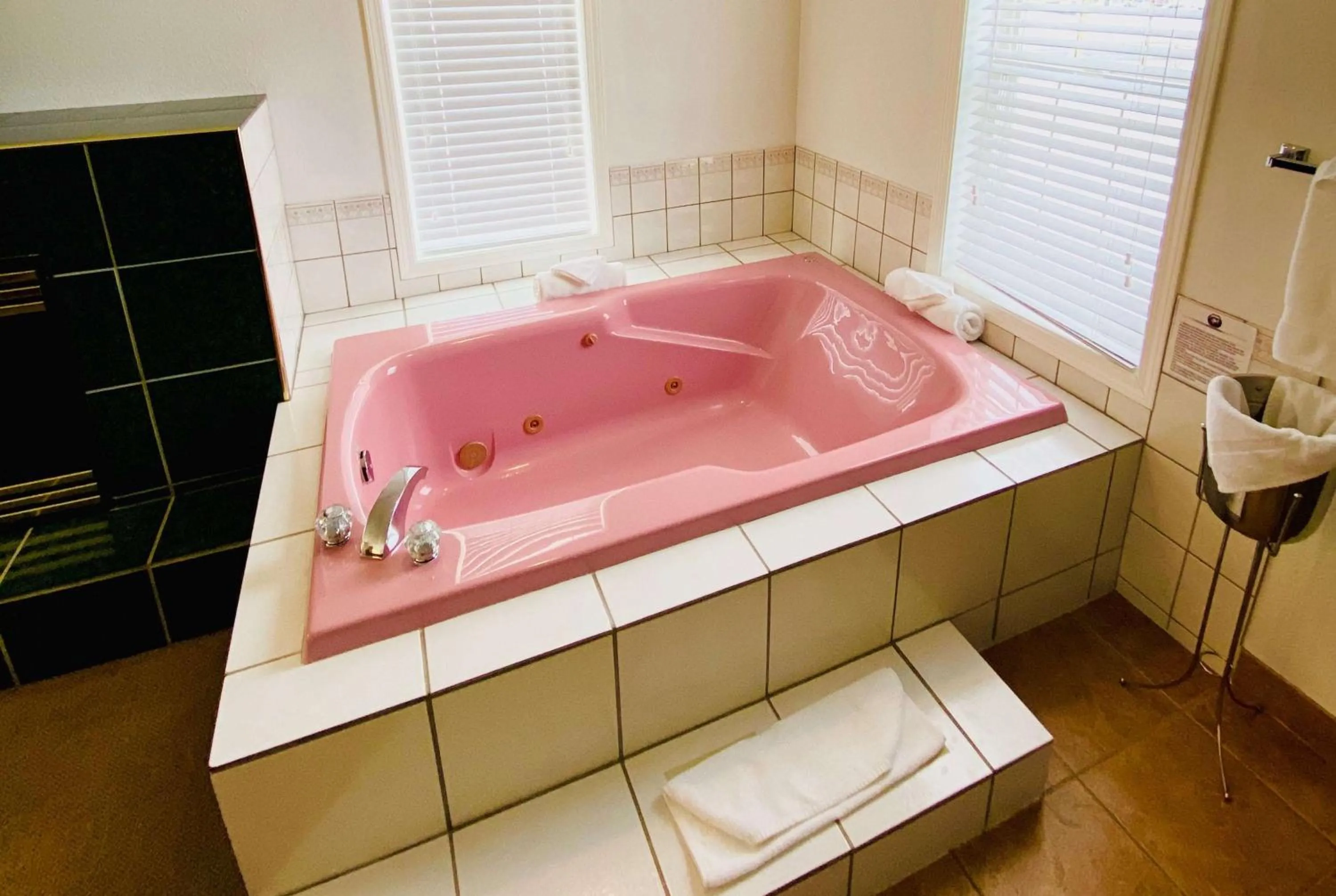 Photo of the whole room in Super 8 by Wyndham 100 Mile House