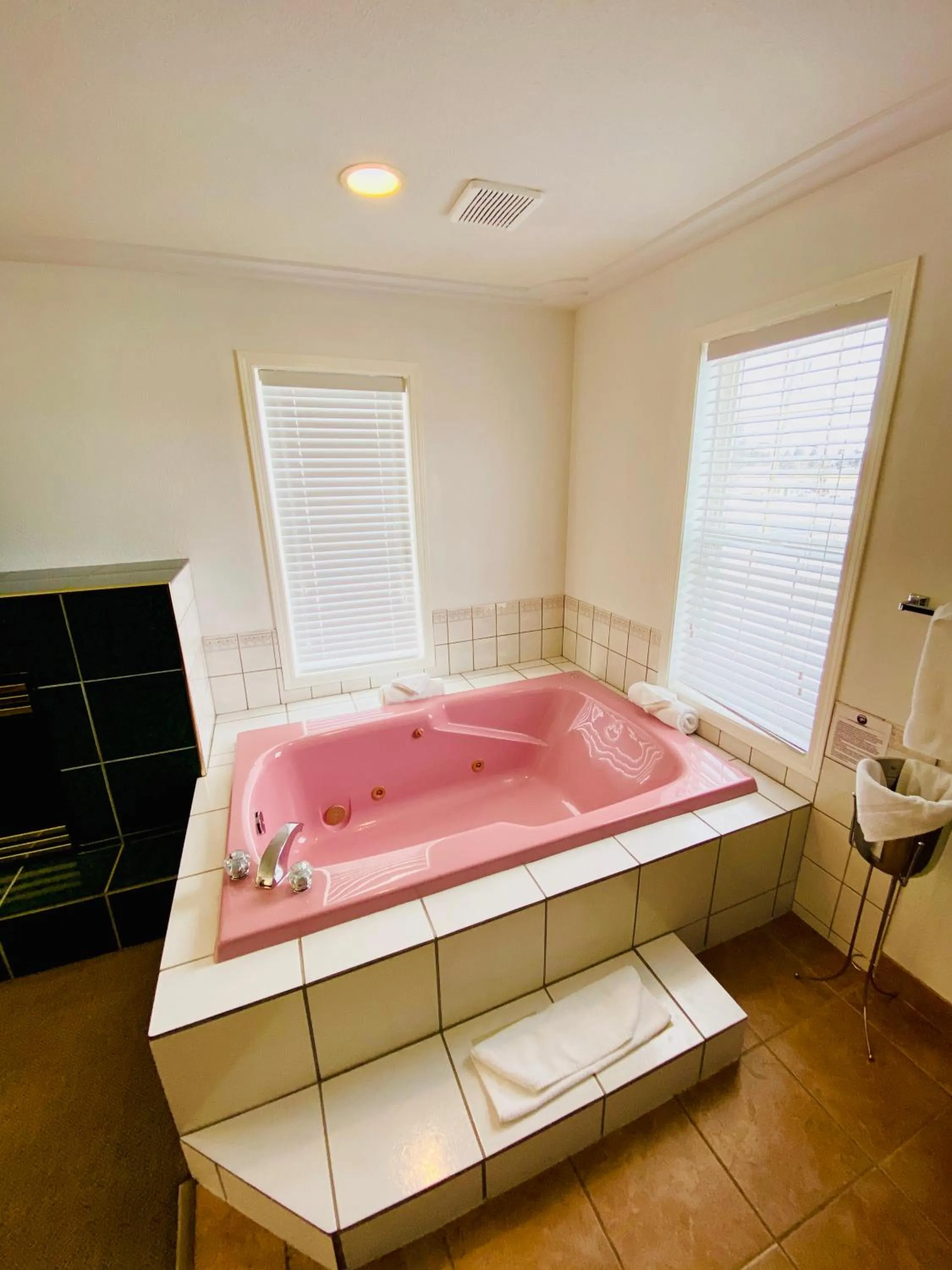 Super 8 by Wyndham 100 Mile House