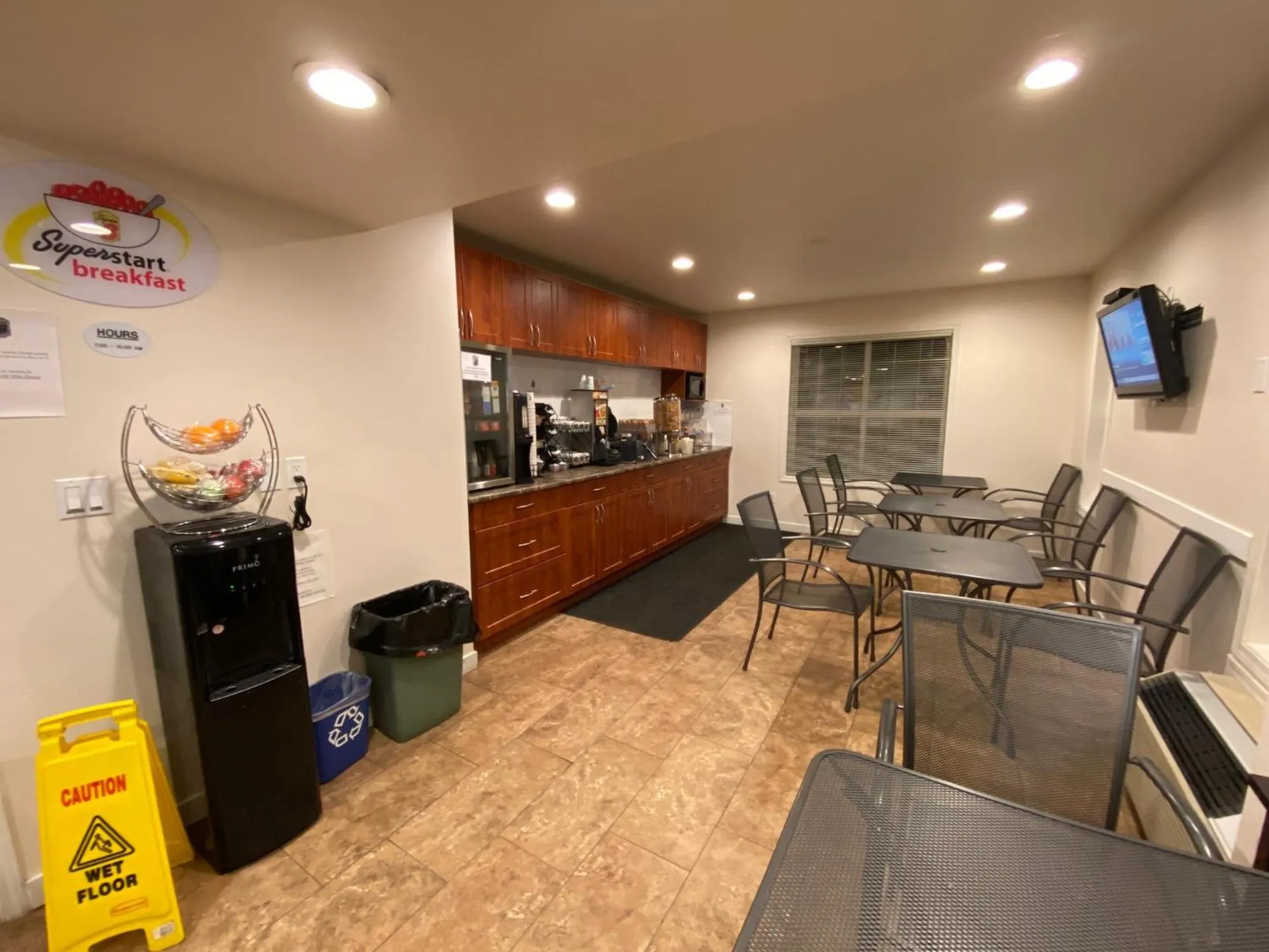 Lobby or reception in Super 8 by Wyndham 100 Mile House