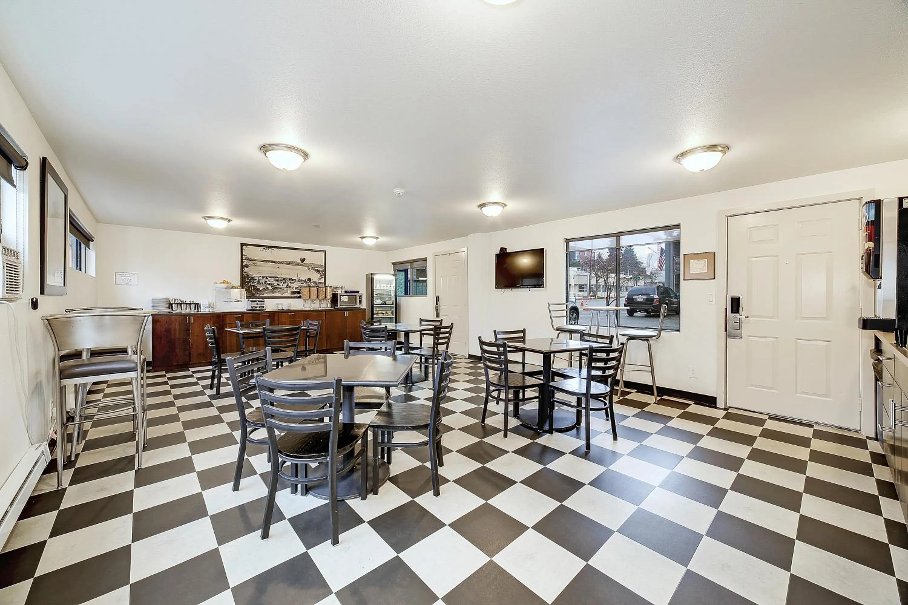 Continental breakfast in The Grove West Seattle Inn