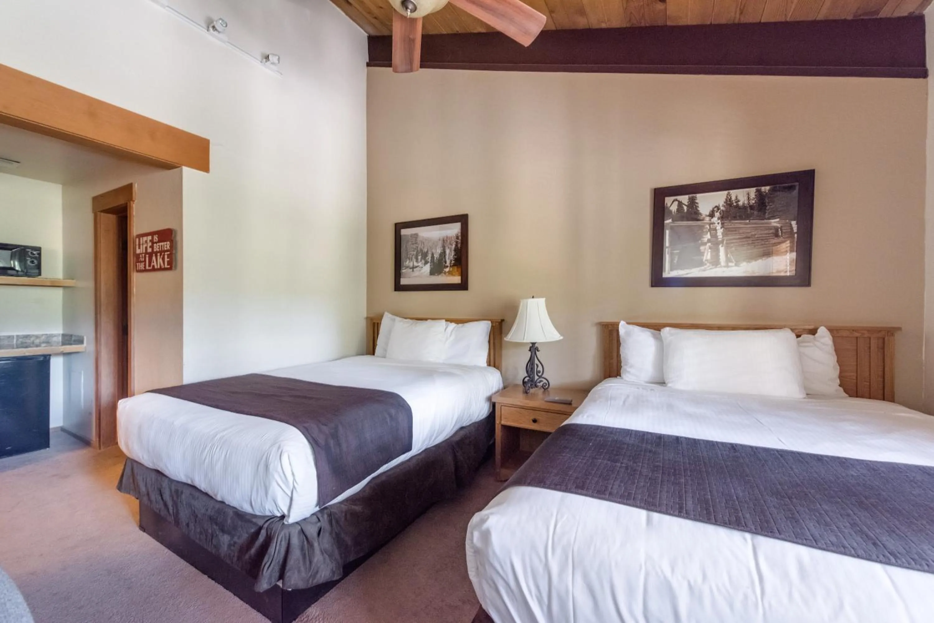 Photo of the whole room, Bed in Granlibakken Tahoe