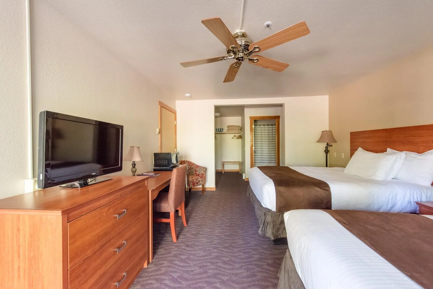 Photo of the whole room, Bed in Granlibakken Tahoe