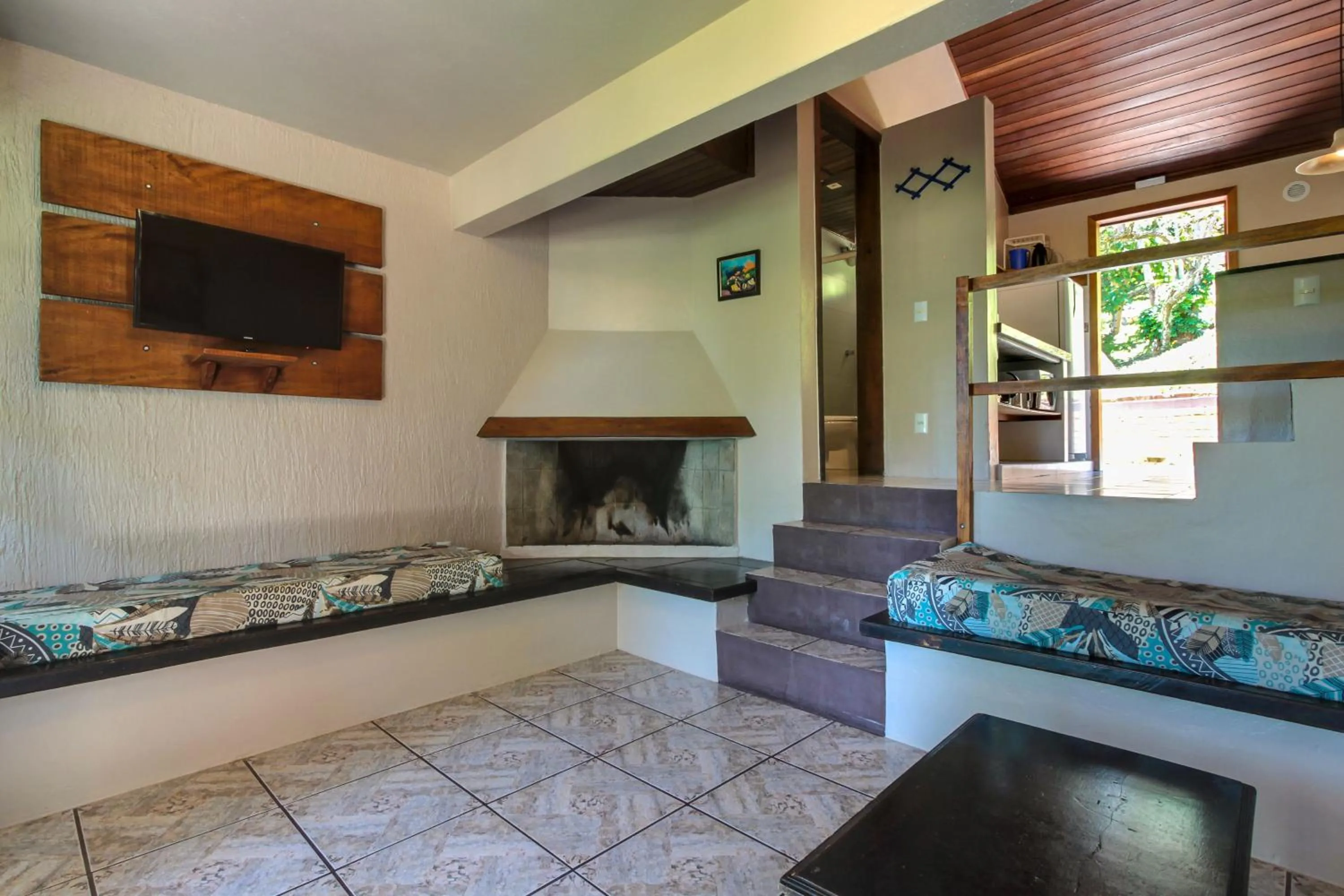 Communal lounge/ TV room in Pousada dos Ingleses