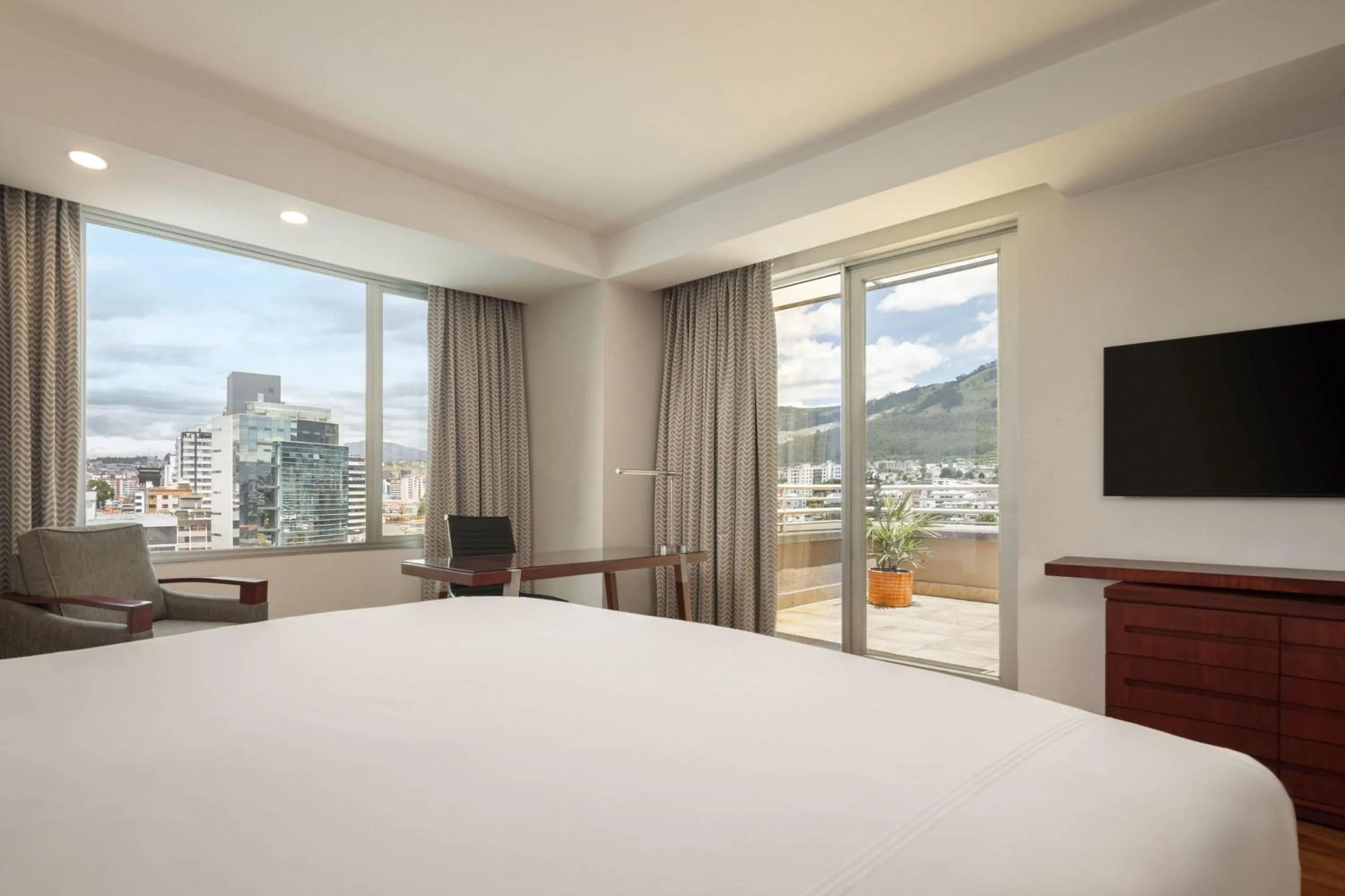 Photo of the whole room, Bed in JW Marriott Quito
