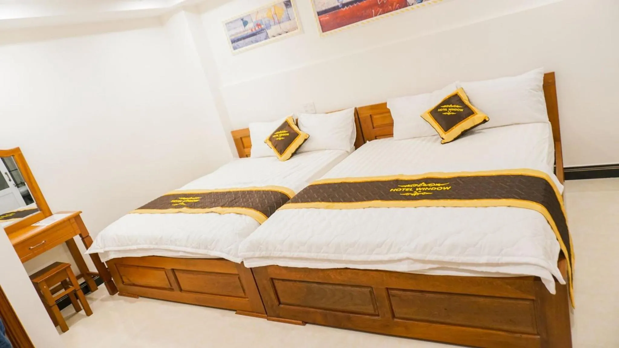 Bed in Window 1 Hotel