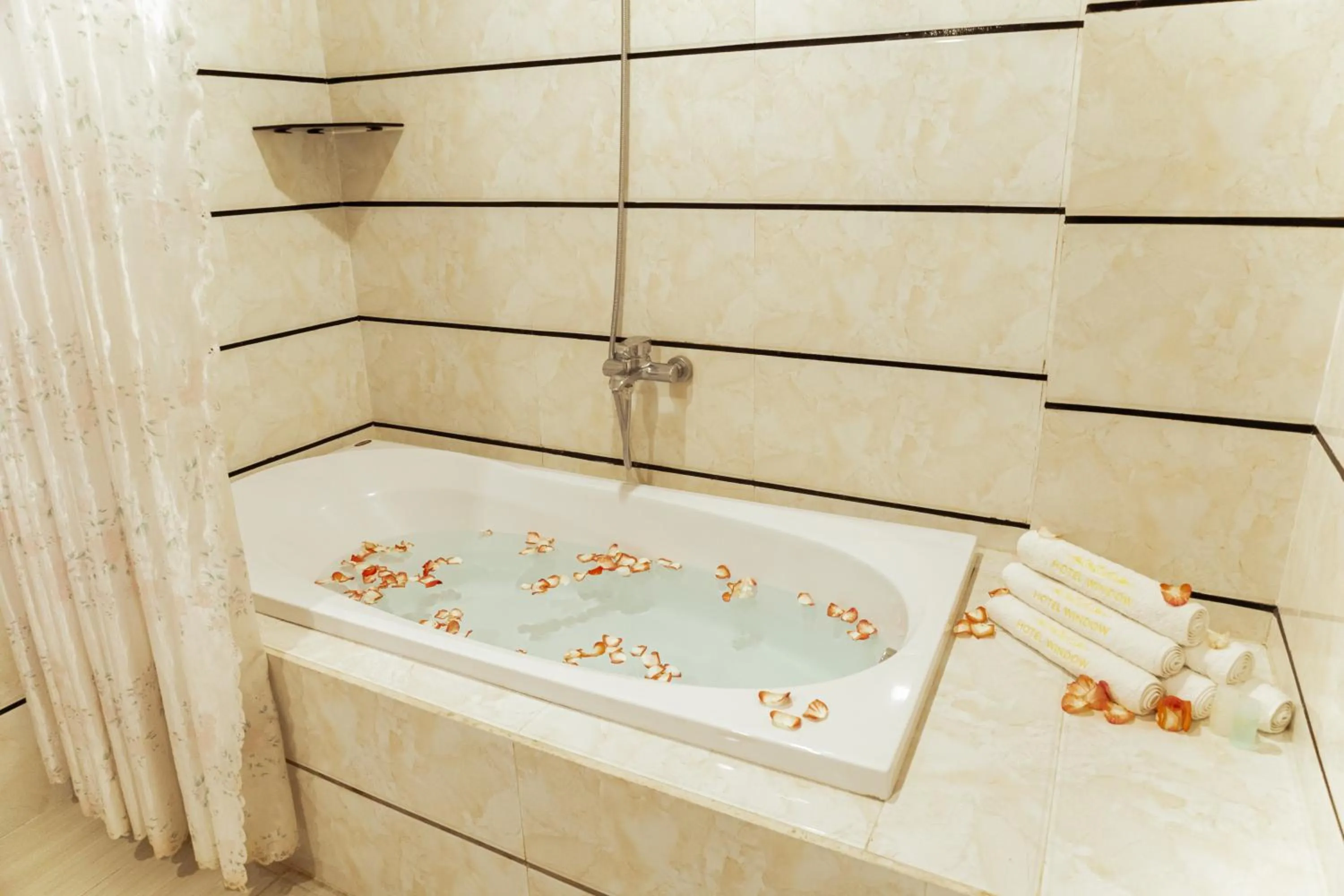 Bath in Window 1 Hotel