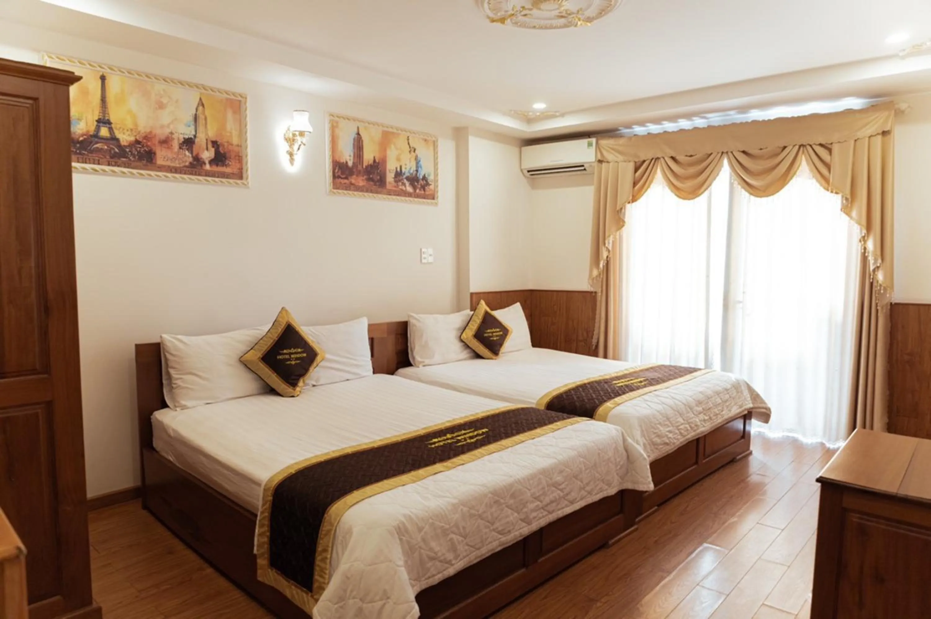 Bed in Window 1 Hotel