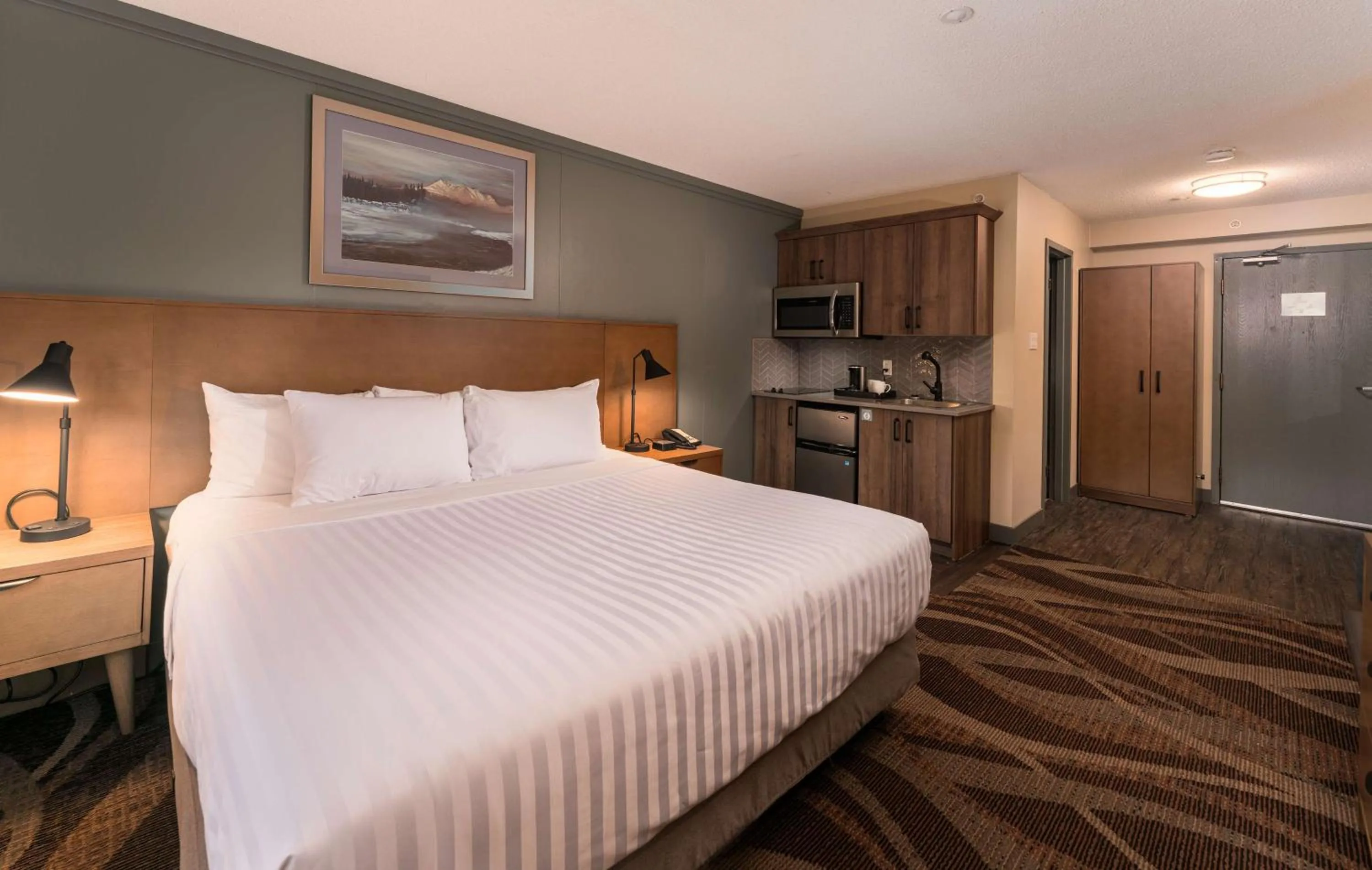 Bedroom, Bed in Prestige Hudson Bay Lodge & Conference Centre, WorldHotels Crafted Collection