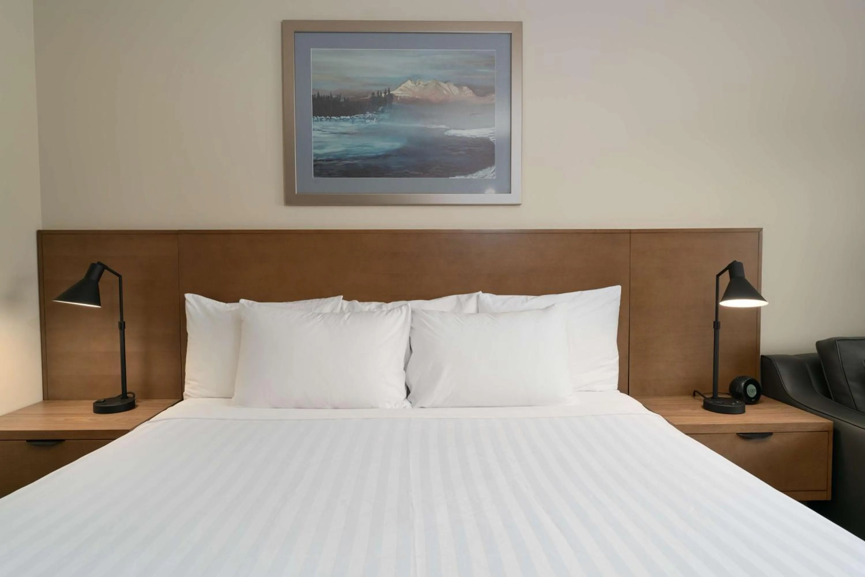 Bed in Prestige Hudson Bay Lodge & Conference Centre, WorldHotels Crafted Collection