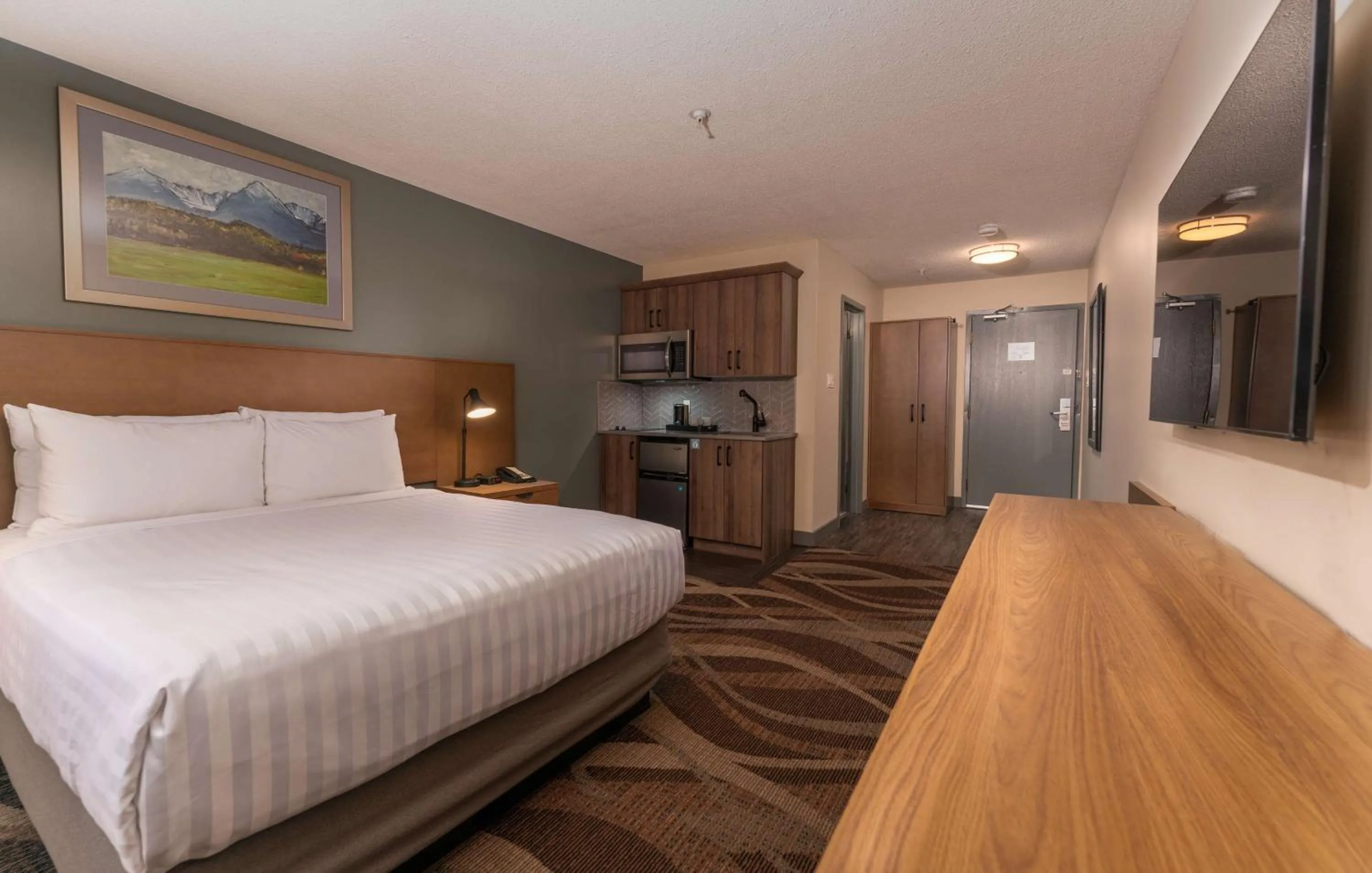Bedroom, Bed in Prestige Hudson Bay Lodge & Conference Centre, WorldHotels Crafted Collection