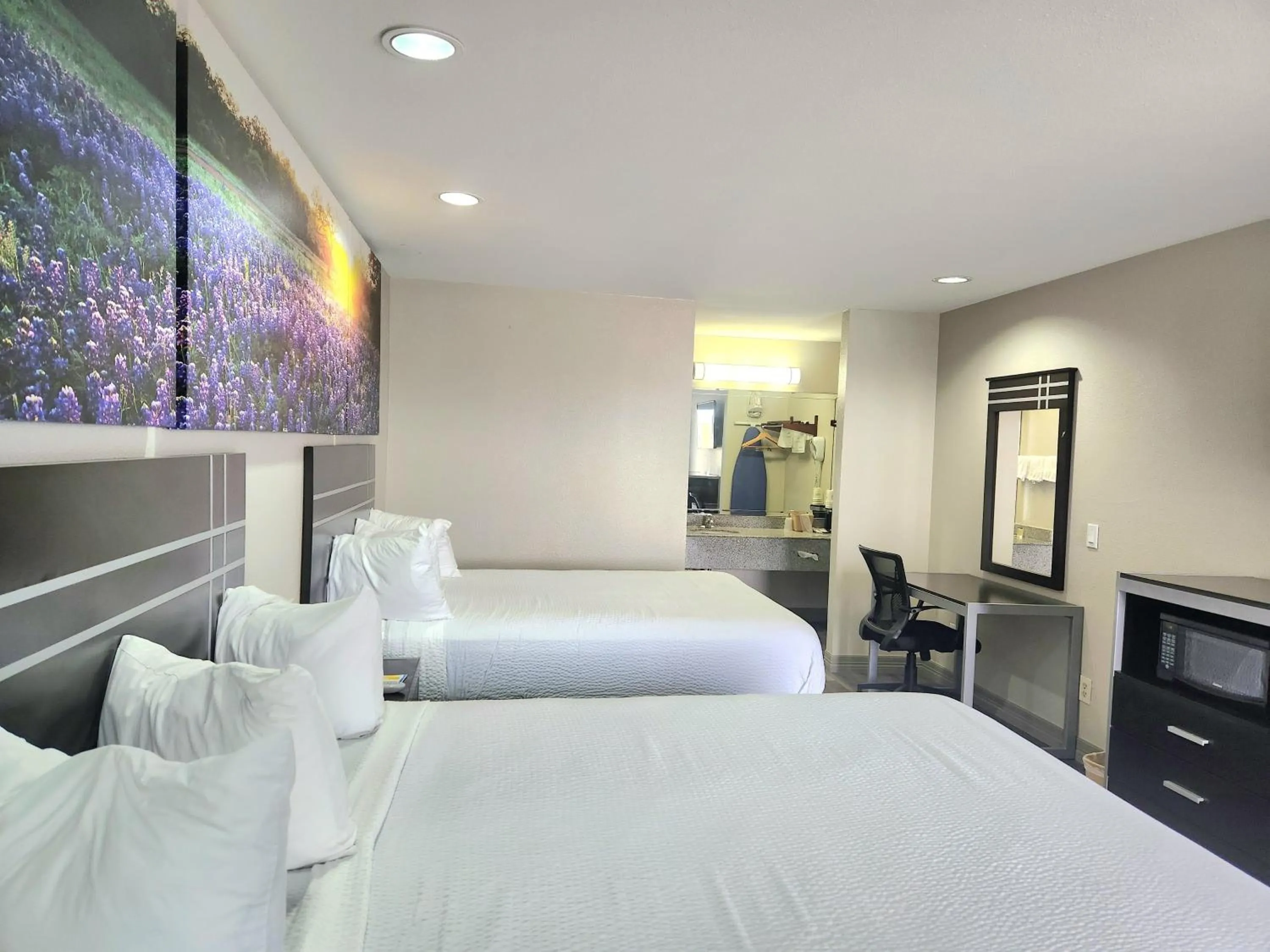 Bedroom, Bed in Days Inn by Wyndham Baytown TX