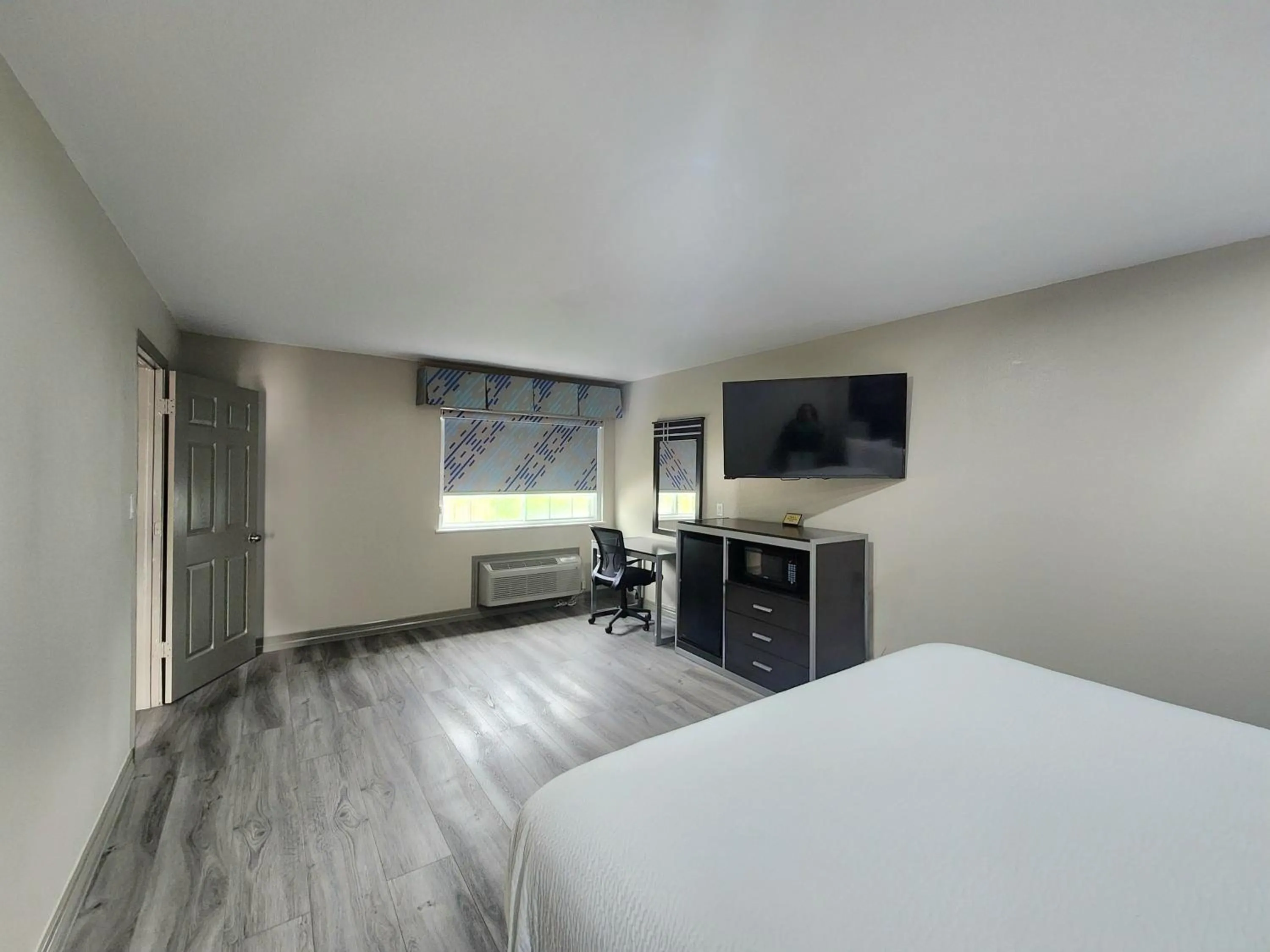 Bedroom, Bed in Days Inn by Wyndham Baytown TX