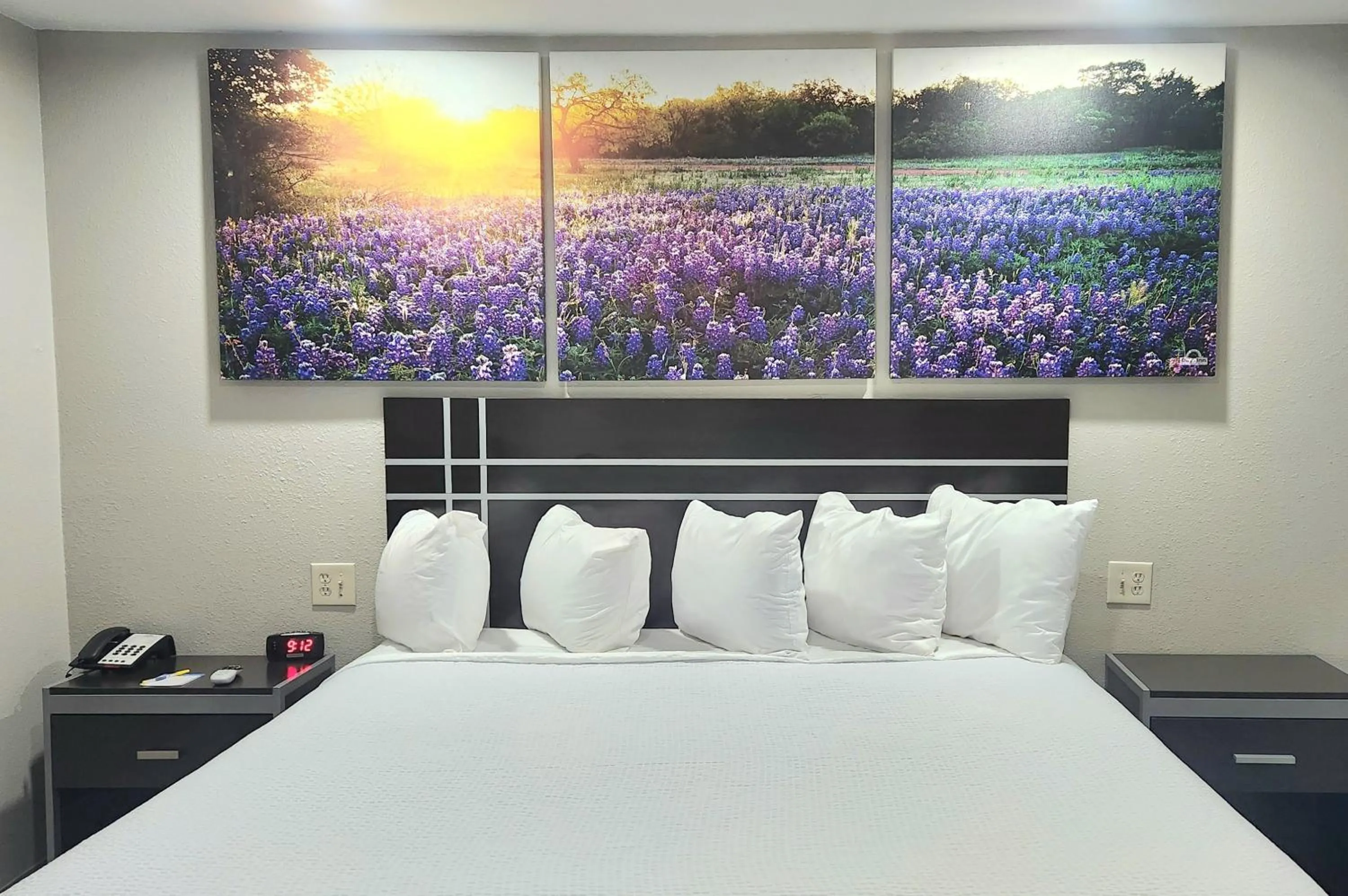 Bedroom, Bed in Days Inn by Wyndham Baytown TX