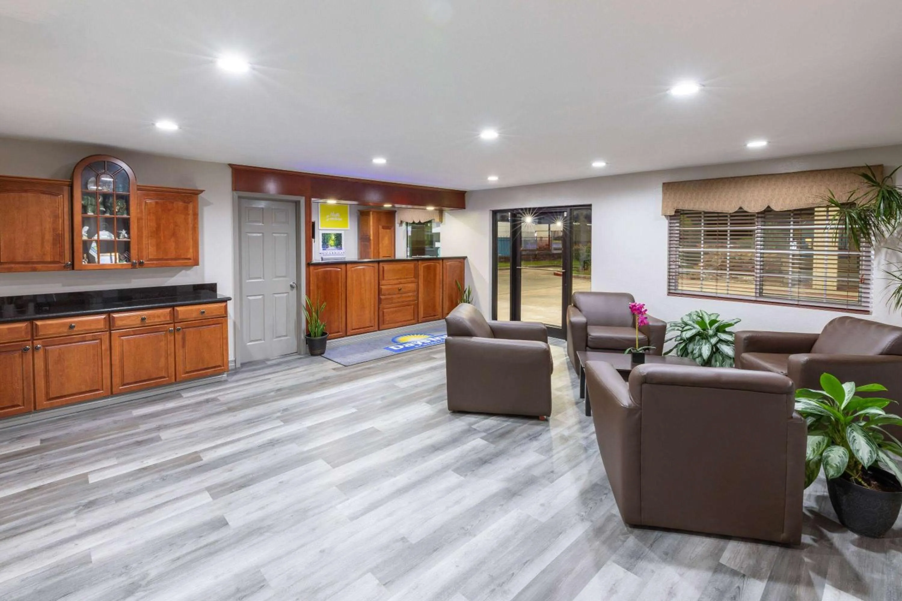 Lobby or reception in Days Inn by Wyndham Baytown TX