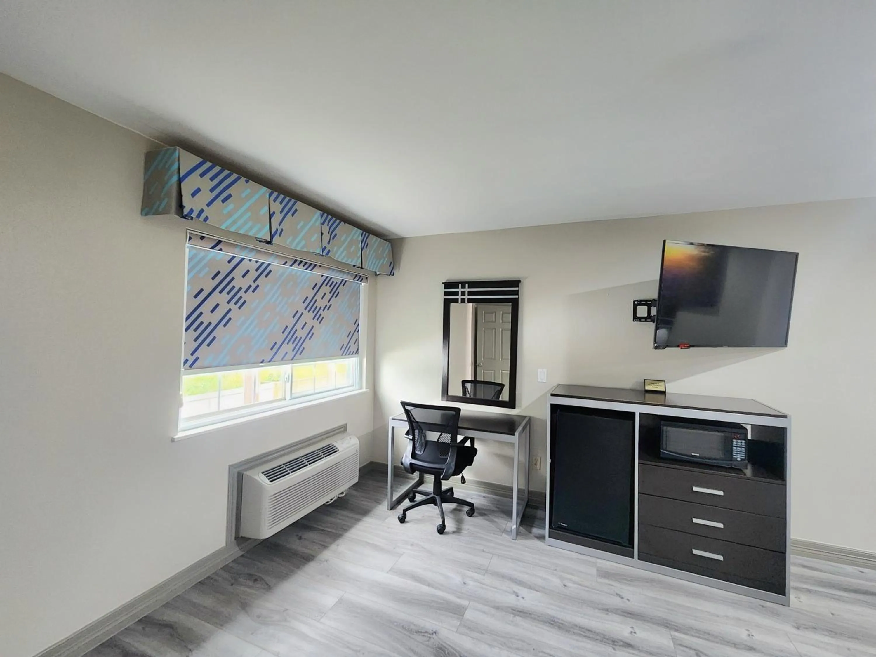 Bedroom in Days Inn by Wyndham Baytown TX