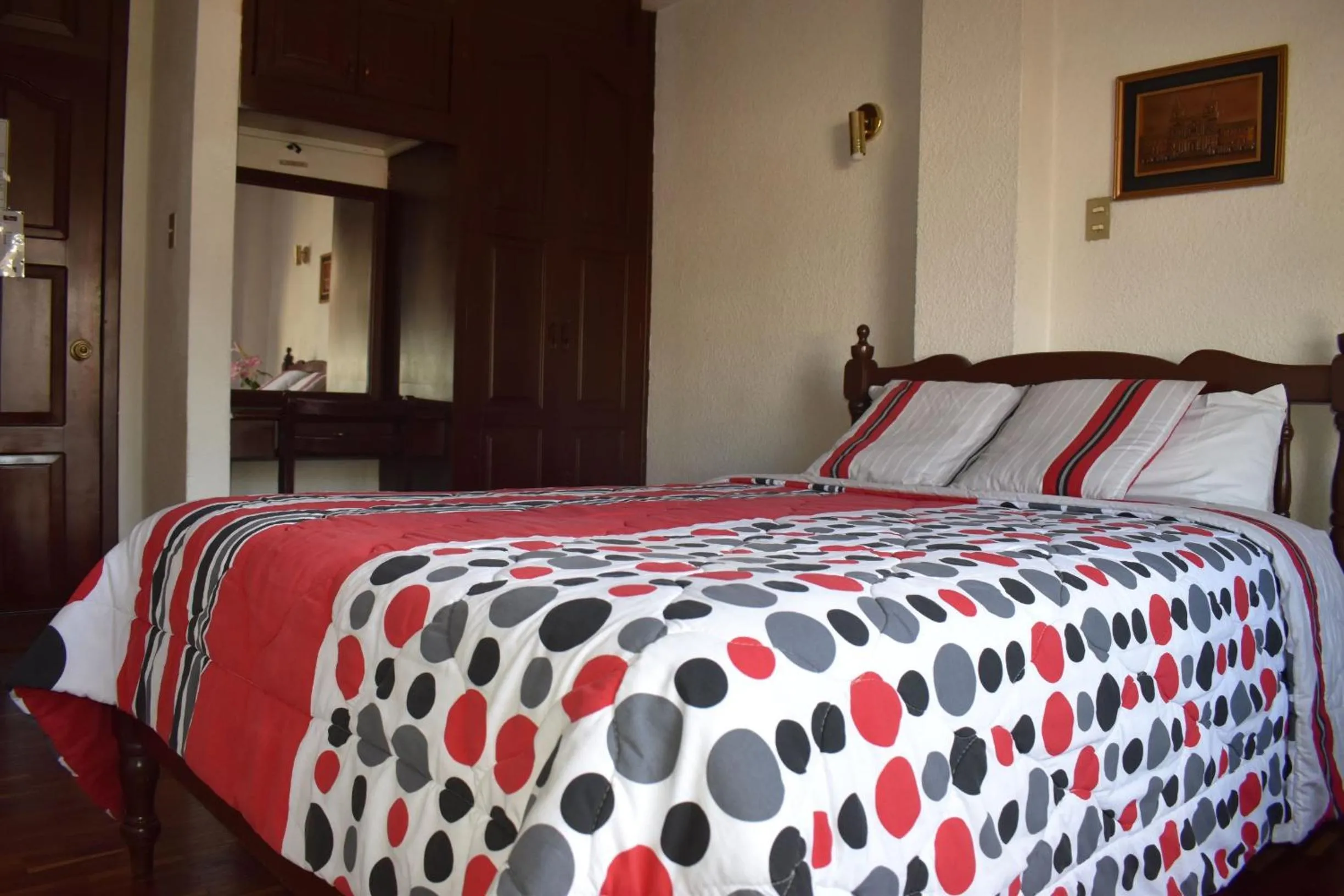 TV and multimedia, Bed in Hotel Huasi Continental