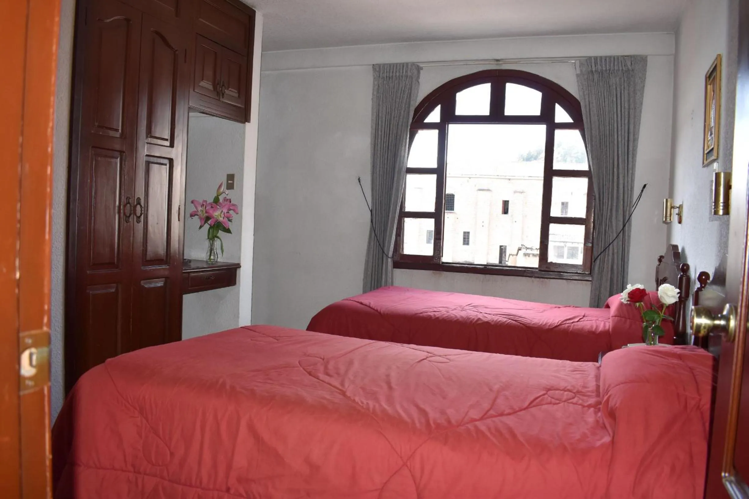 TV and multimedia, Bed in Hotel Huasi Continental