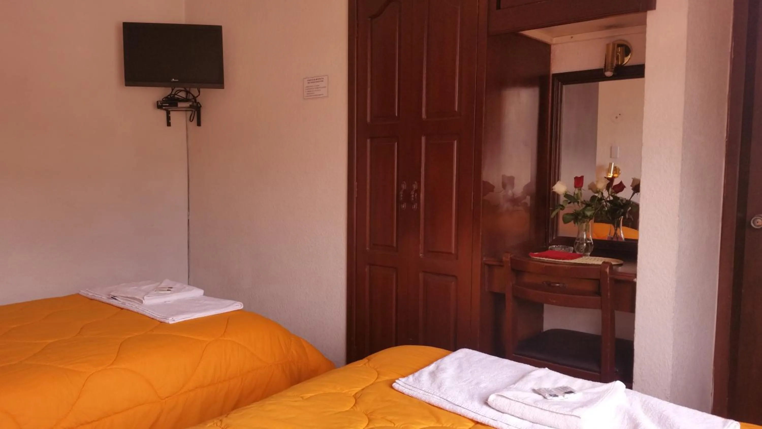 Photo of the whole room, Bed in Hotel Huasi Continental